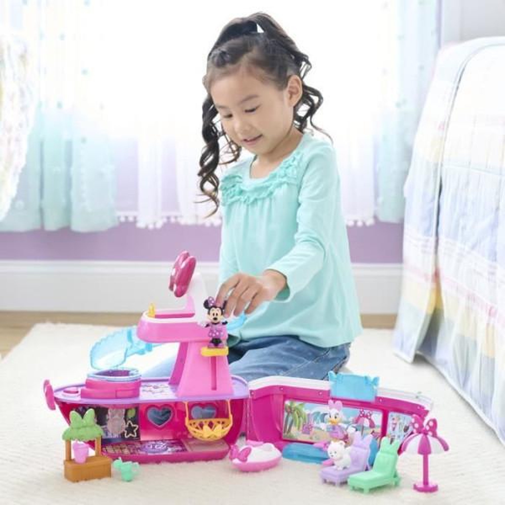 Voir la diapositive 4 : DISNEY Jouet interactif - disney minnie mouse - le yacht de minnie - yacht avec 14 accessoires, tenues changeantes et piscine
