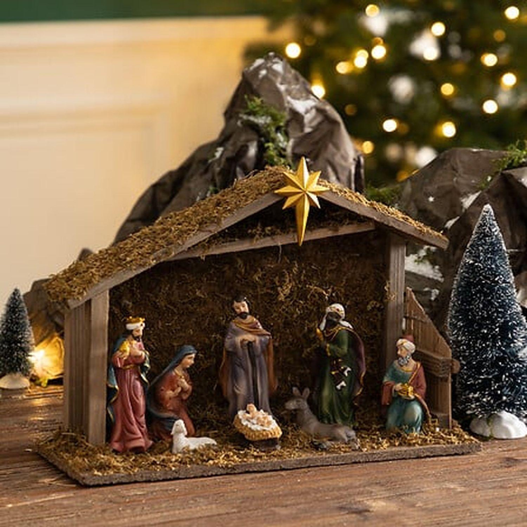 Voir la diapositive 2 : FEERIC LIGHT & CHRISTMAS Crèche de Noël 8 santons