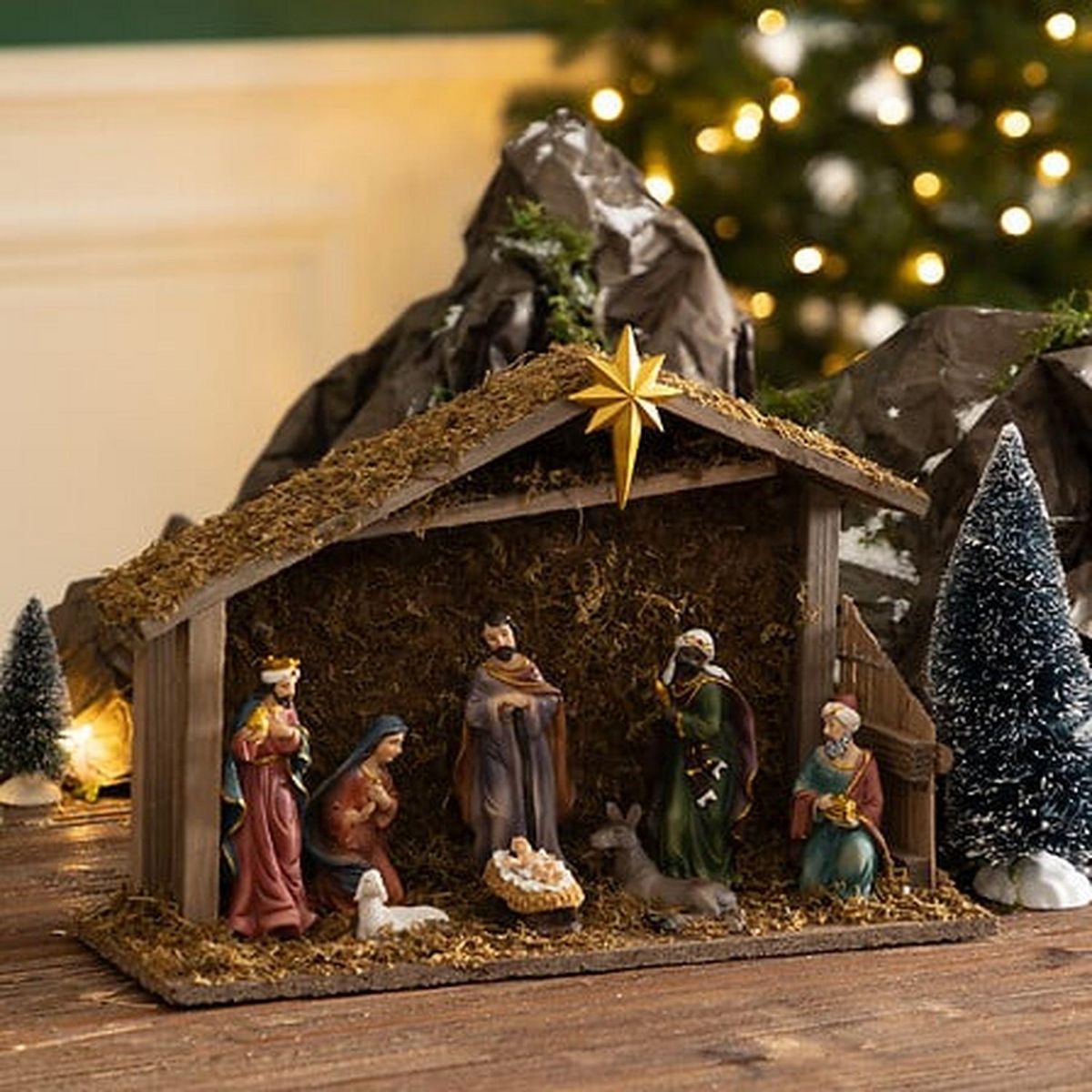 FEERIC LIGHT & CHRISTMAS Crèche de Noël 8 santons