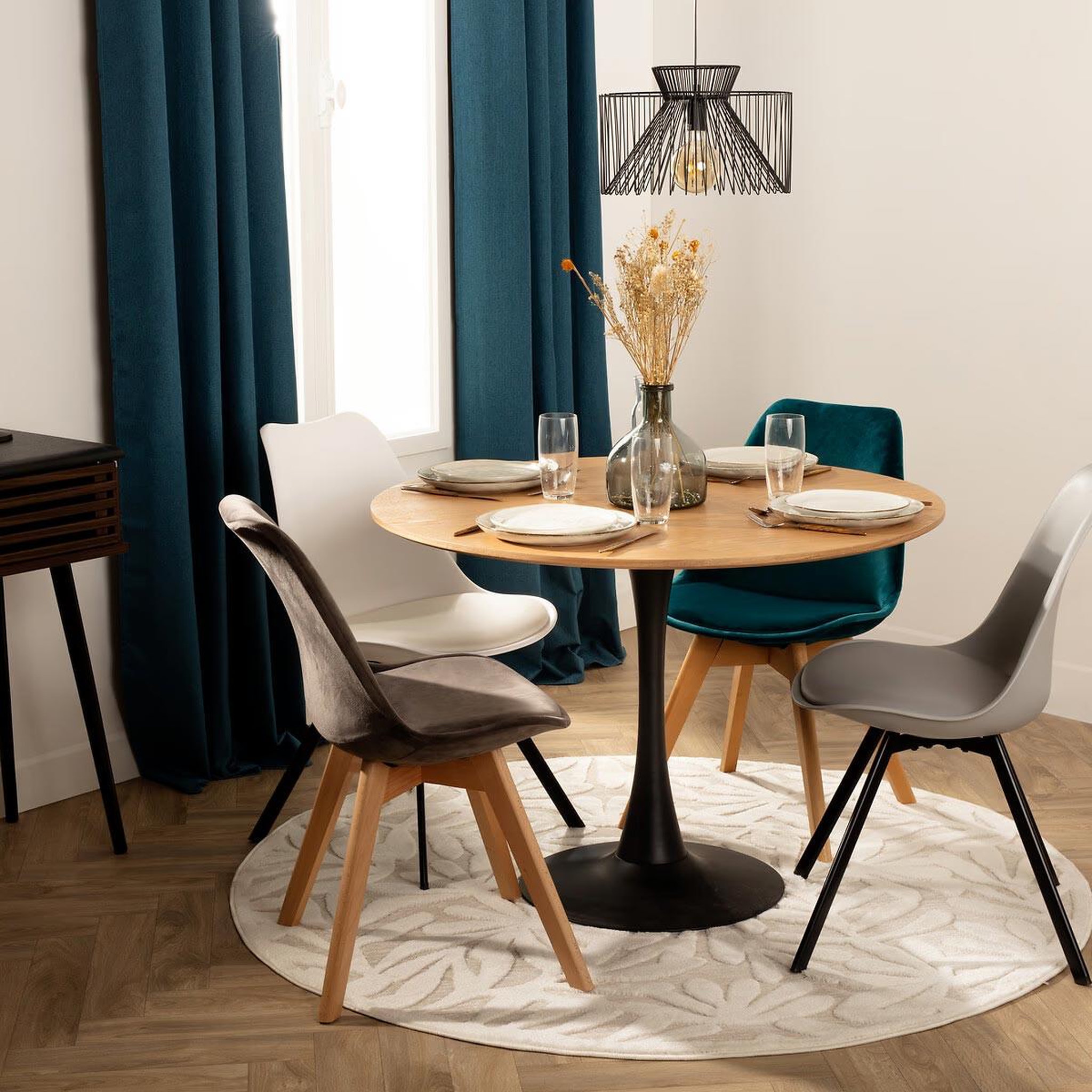 Voir la diapositive 4 : ATMOSPHERA Table à manger design  elias  102cm naturel