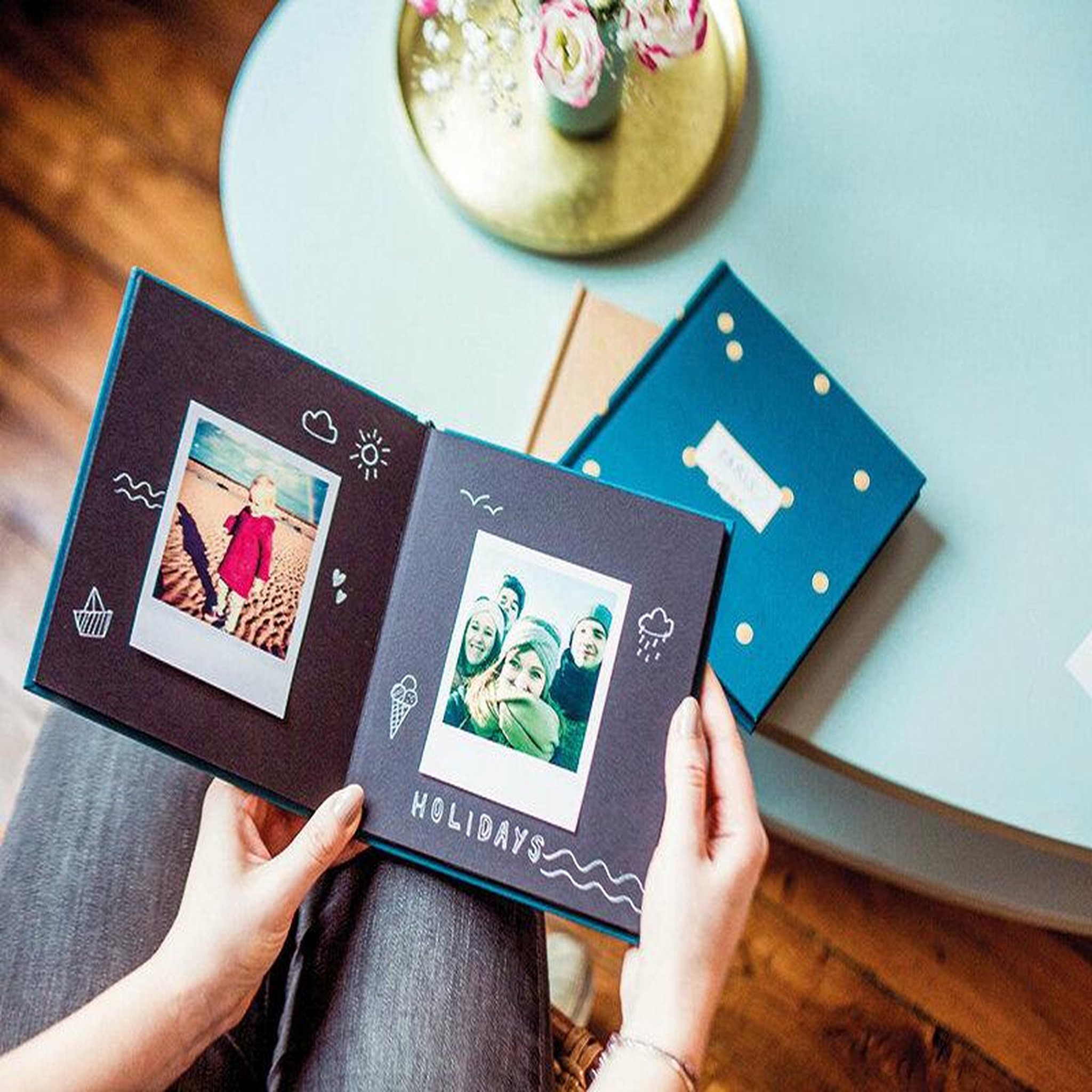 Voir la diapositive 2 : Smartbox Album photo cheerz scrapbooking diy avec 20 photos au format rétro - coffret cadeau sport & aventure