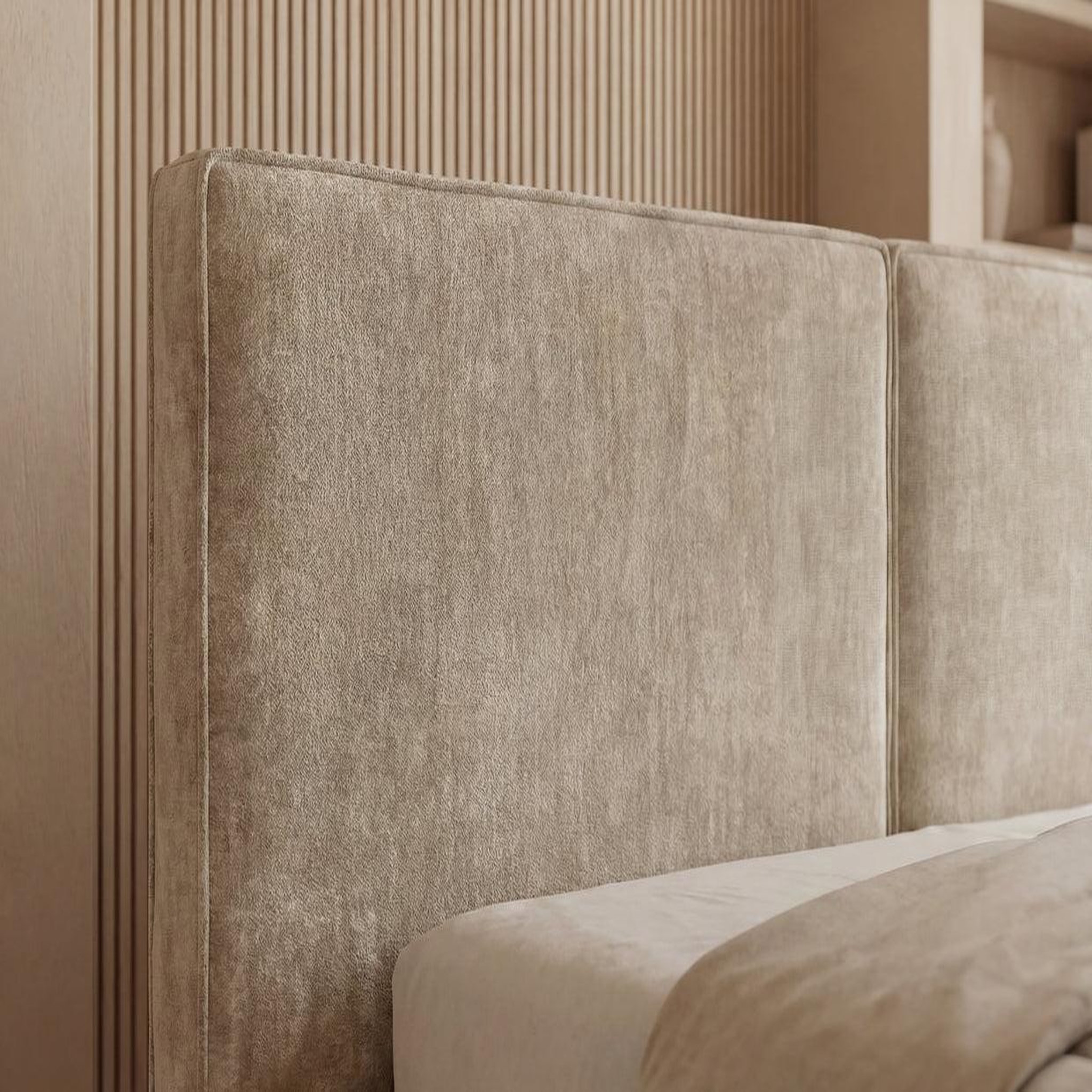 Voir la diapositive 4 : CASANOVA PARIS Celia - lit coffre tissu velours beige