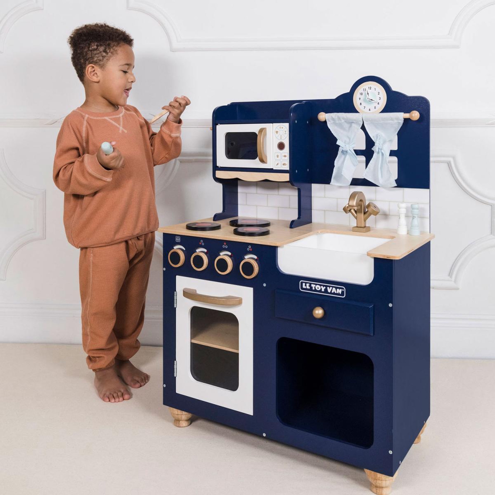 Voir la diapositive 3 : Le Toy Van Cuisine en bois - Oxford - bleu nuit