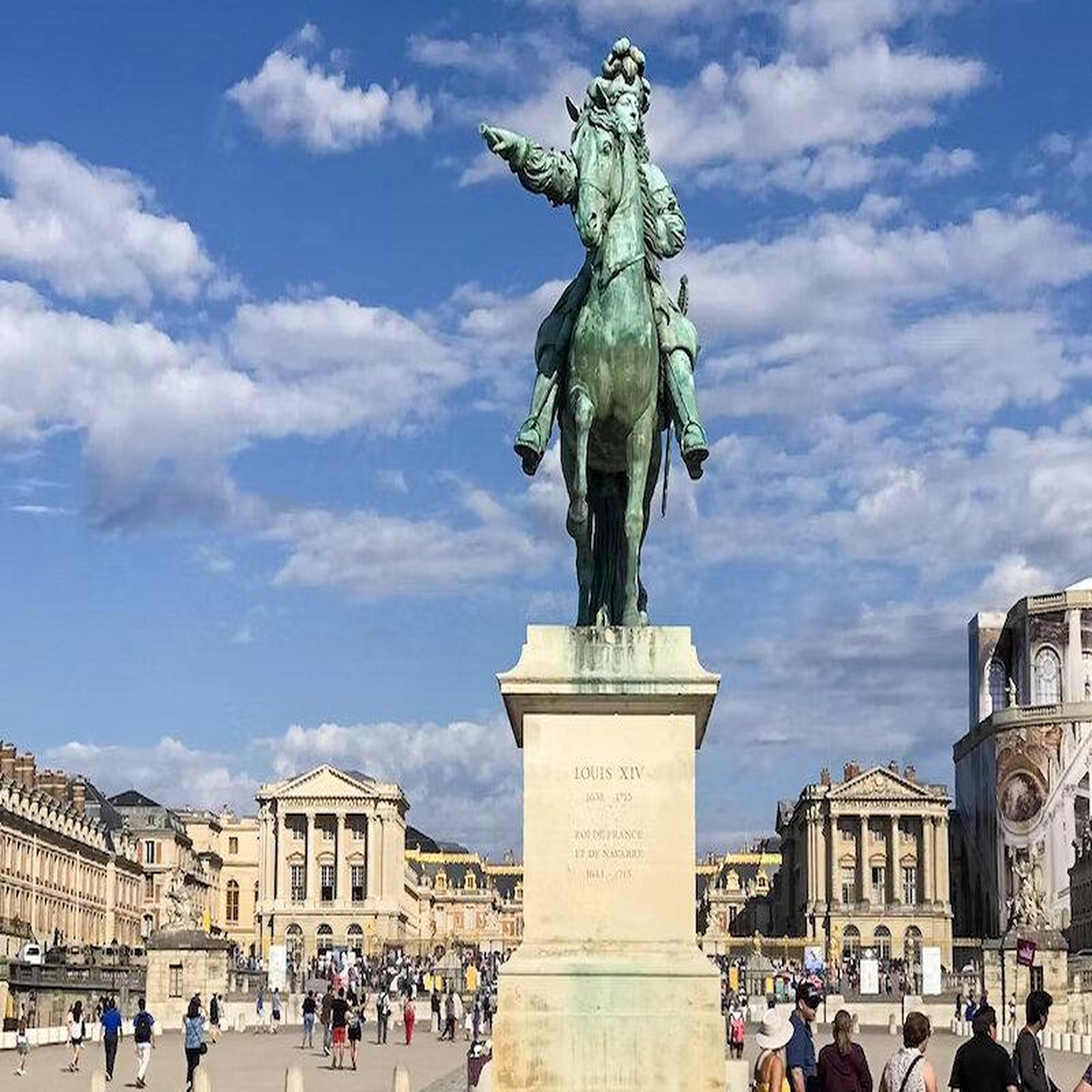 Voir la diapositive 2 : Smartbox Visite guidée du château de versailles avec billets coupe-file pour 2 adultes et 2 enfants - coffret cadeau sport & aventure
