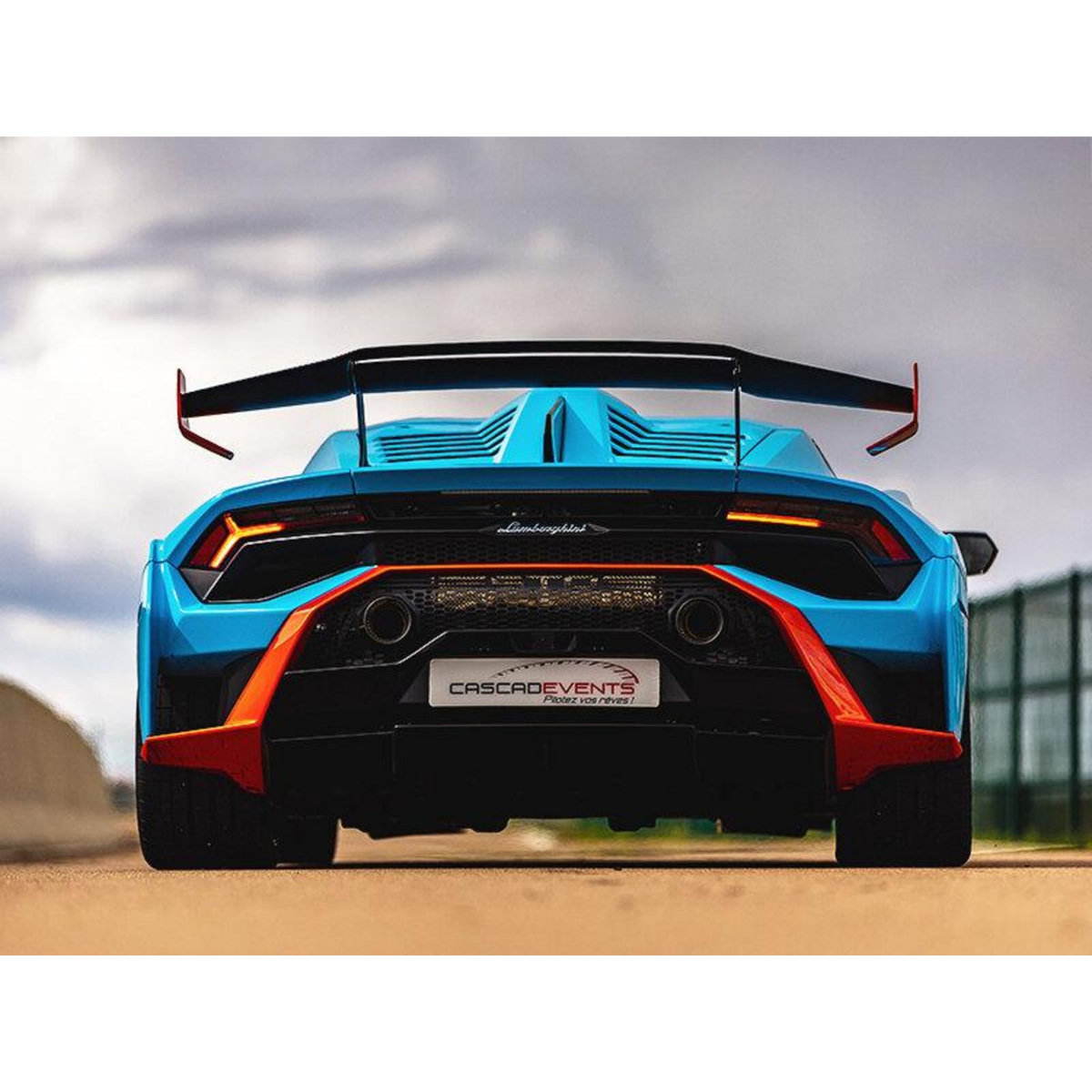 Smartbox Stage de pilotage : 2 tours de circuit au volant d'une Lamborghini Huracán ou d'une Lamborghini Huracán STO - Coffret Cadeau Sport & Aventure