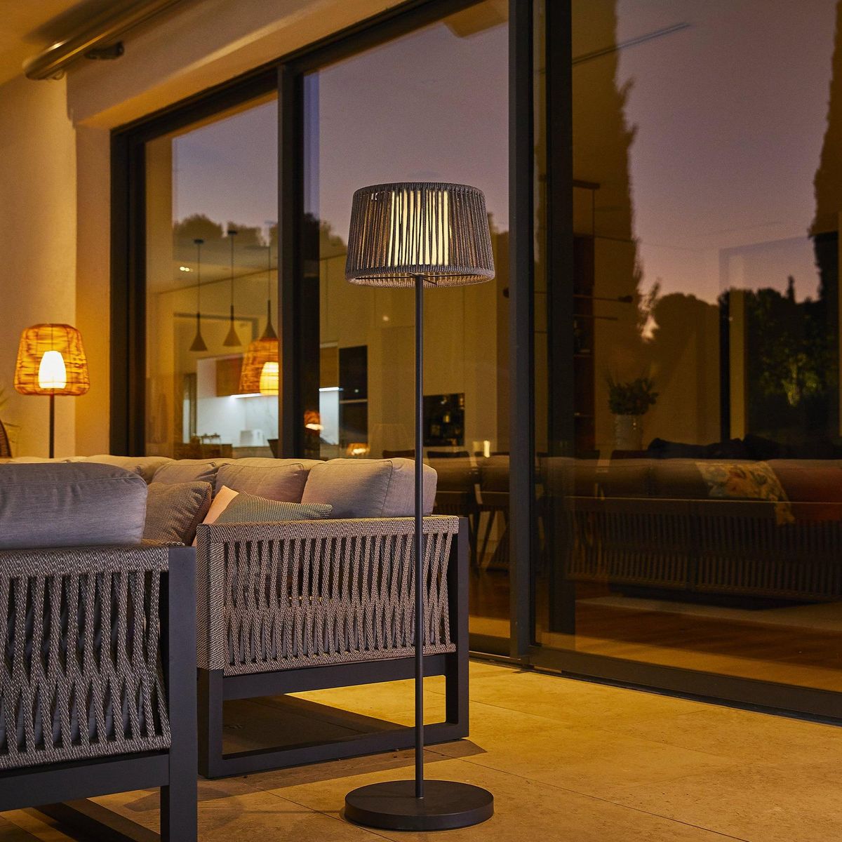 Lumisky Lampadaire solaire SOLEO Gris Poly rotin H145 cm