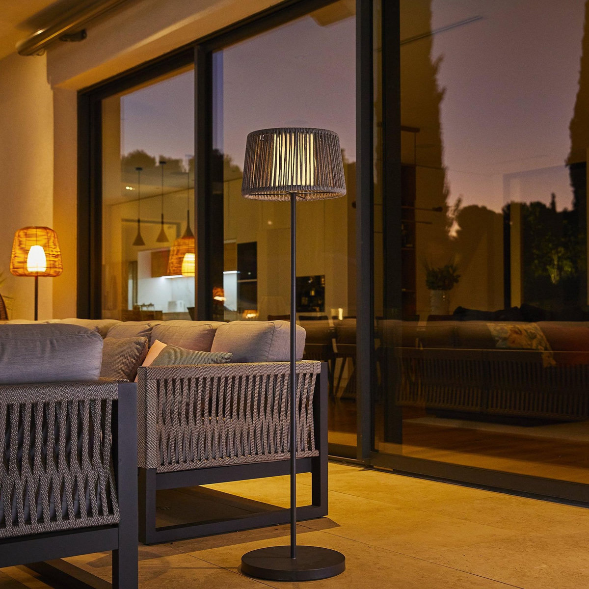 Lumisky Lampadaire solaire SOLEO Gris Poly rotin H145 cm