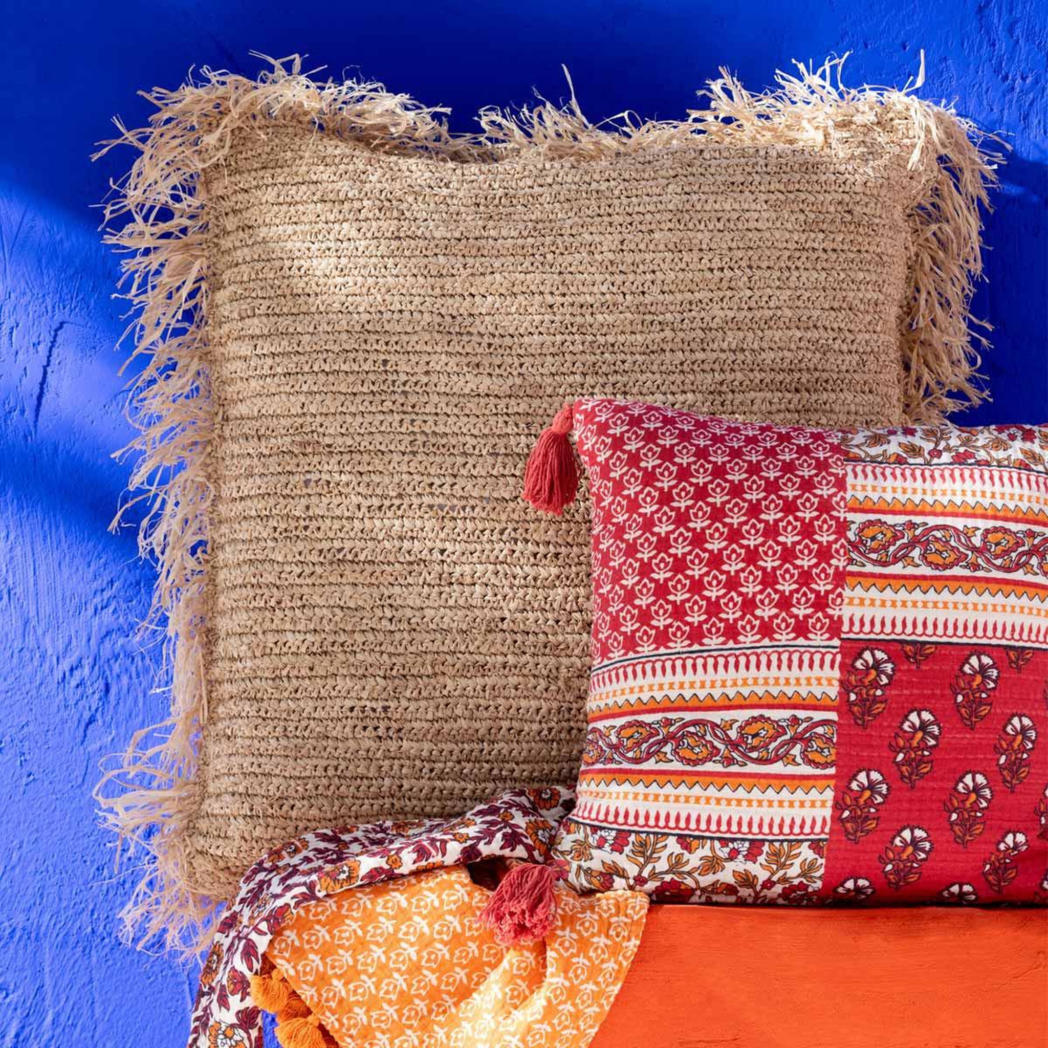 Voir la diapositive 3 : J-LINE Coussin déco carré  raphia  88x88cm naturel