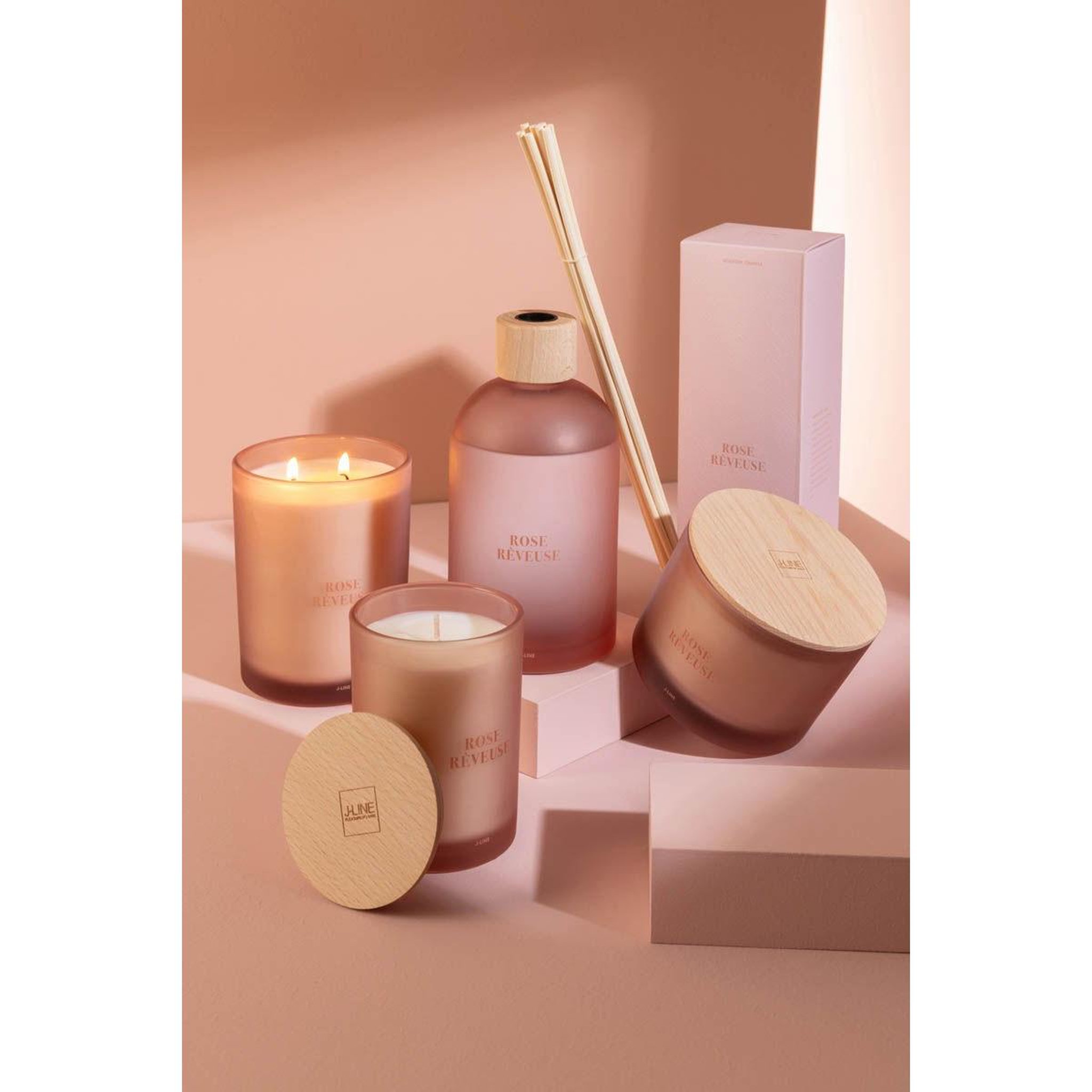 Voir la diapositive 6 : J-LINE Bougie parfumée  accords essentiels  10cm rose rêveuse
