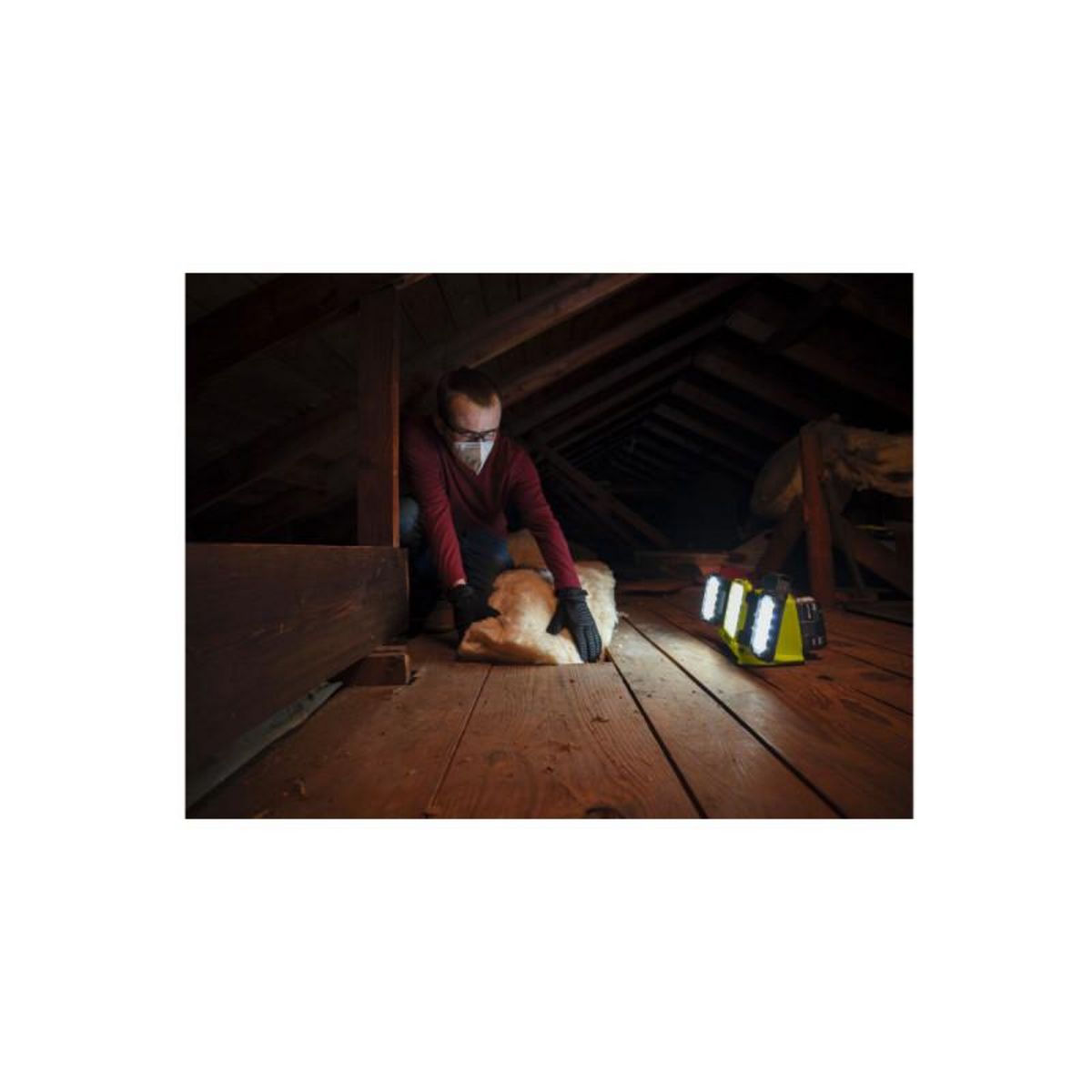 Ryobi Pack RYOBI Triple panneau lumineux LED 18V One+ 3000 Lumens RLP18-0 - 1 Batterie 2.5Ah - 1 Chargeur