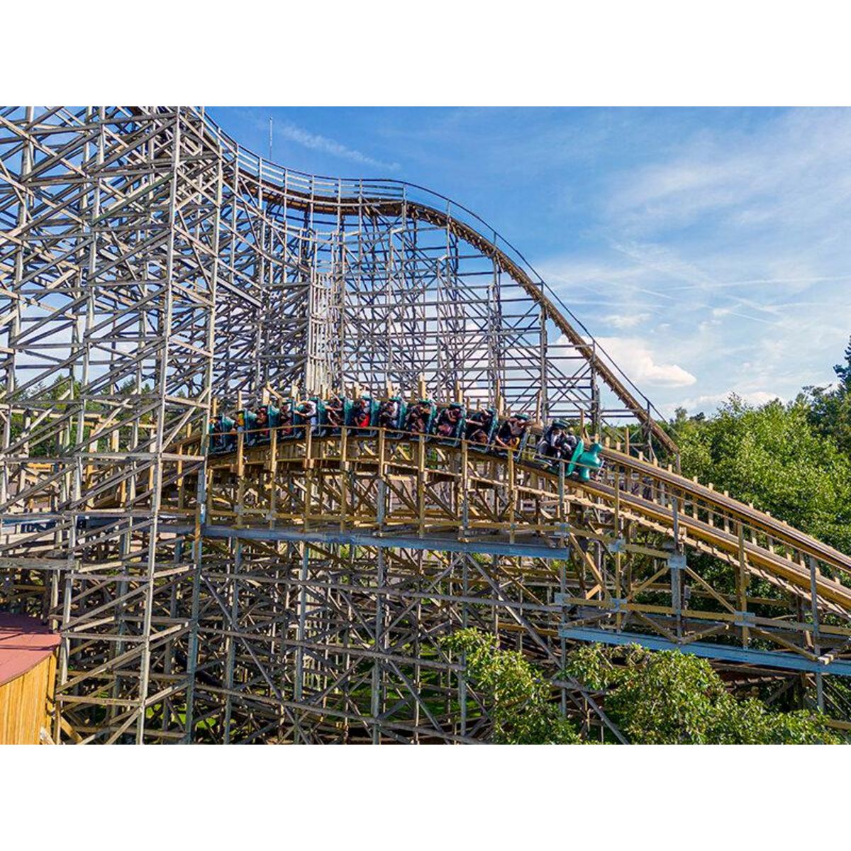 Smartbox Parc Astérix 2025 - Séjour 2 jours / 1 nuit - Hôtel La Cité Suspendue en basse saison - Coffret Cadeau Séjour