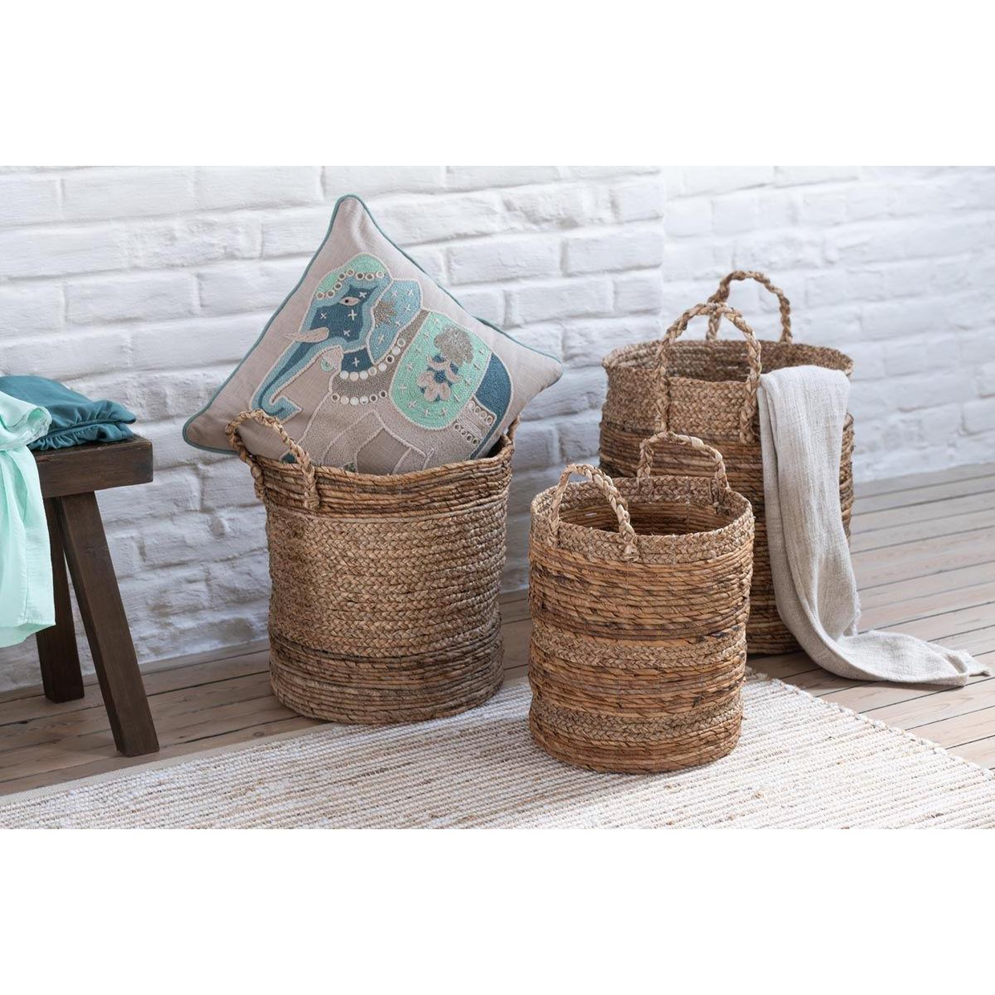 Voir la diapositive 4 : J-LINE Coussin design éléphant  mediterranean  gris & bleu