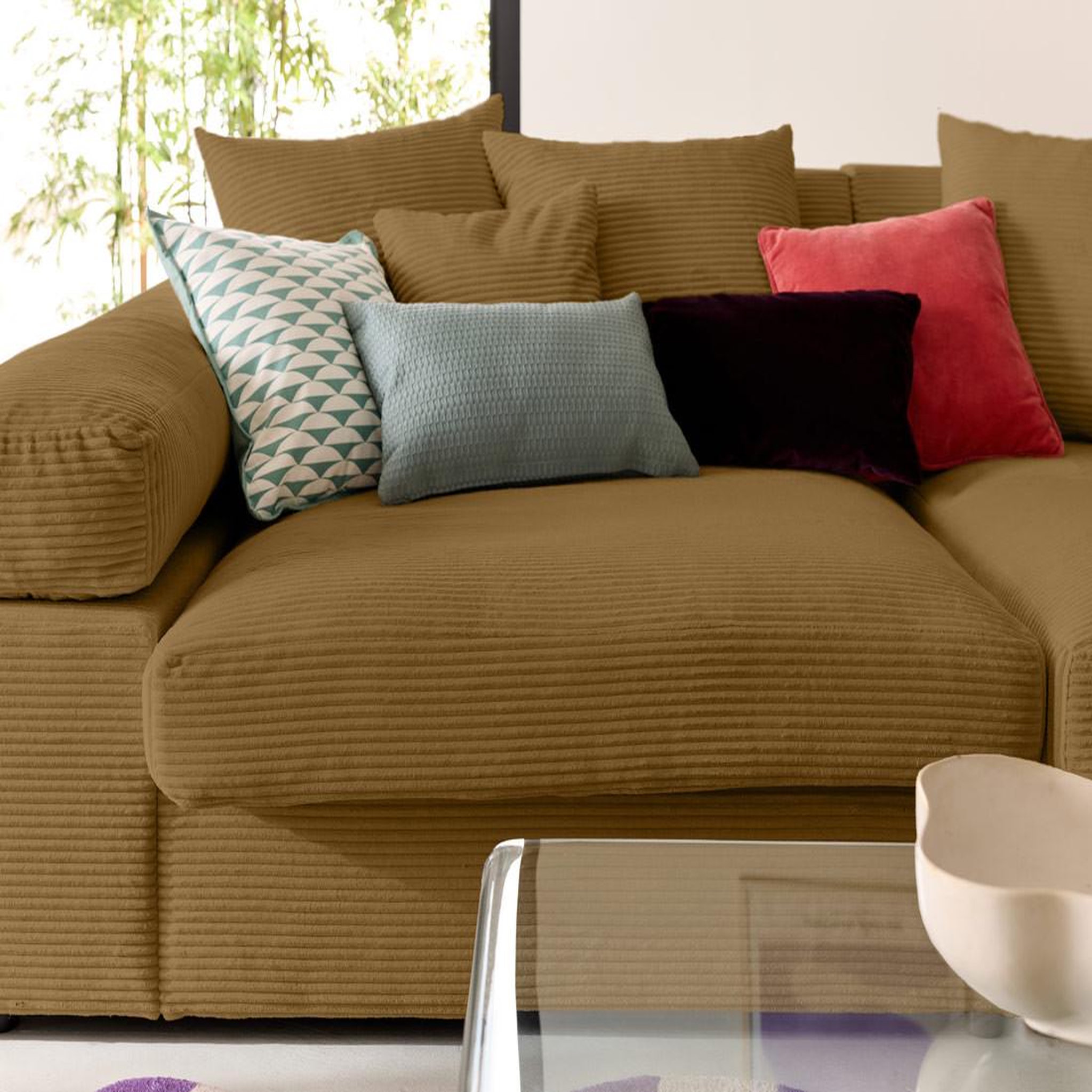 Voir la diapositive 6 : LISA DESIGN Aspen - canapé 4 places - assise profonde - velours côtelé