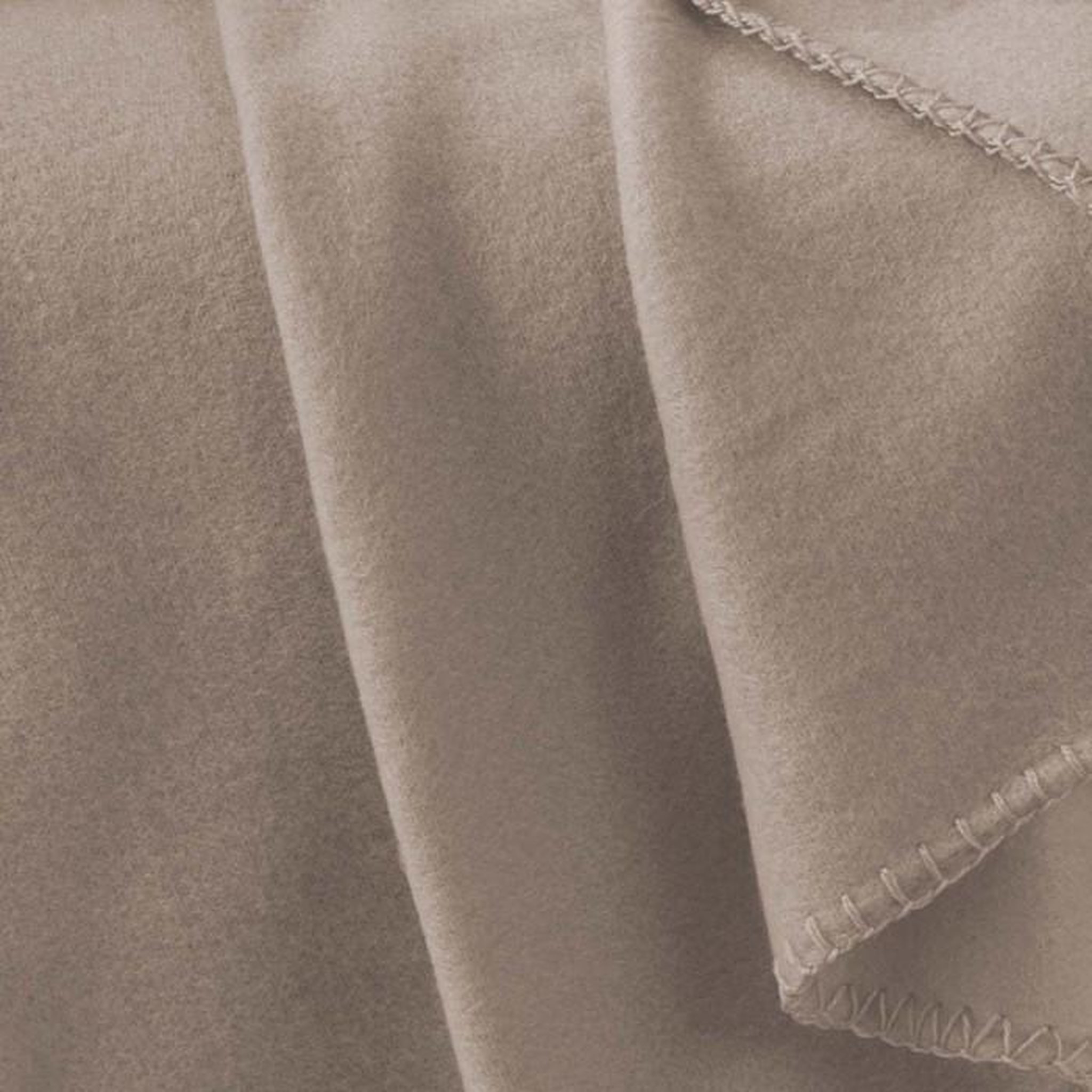 Voir la diapositive 2 : Paris Prix Plaid Polaire  Milou  125x150cm Taupe