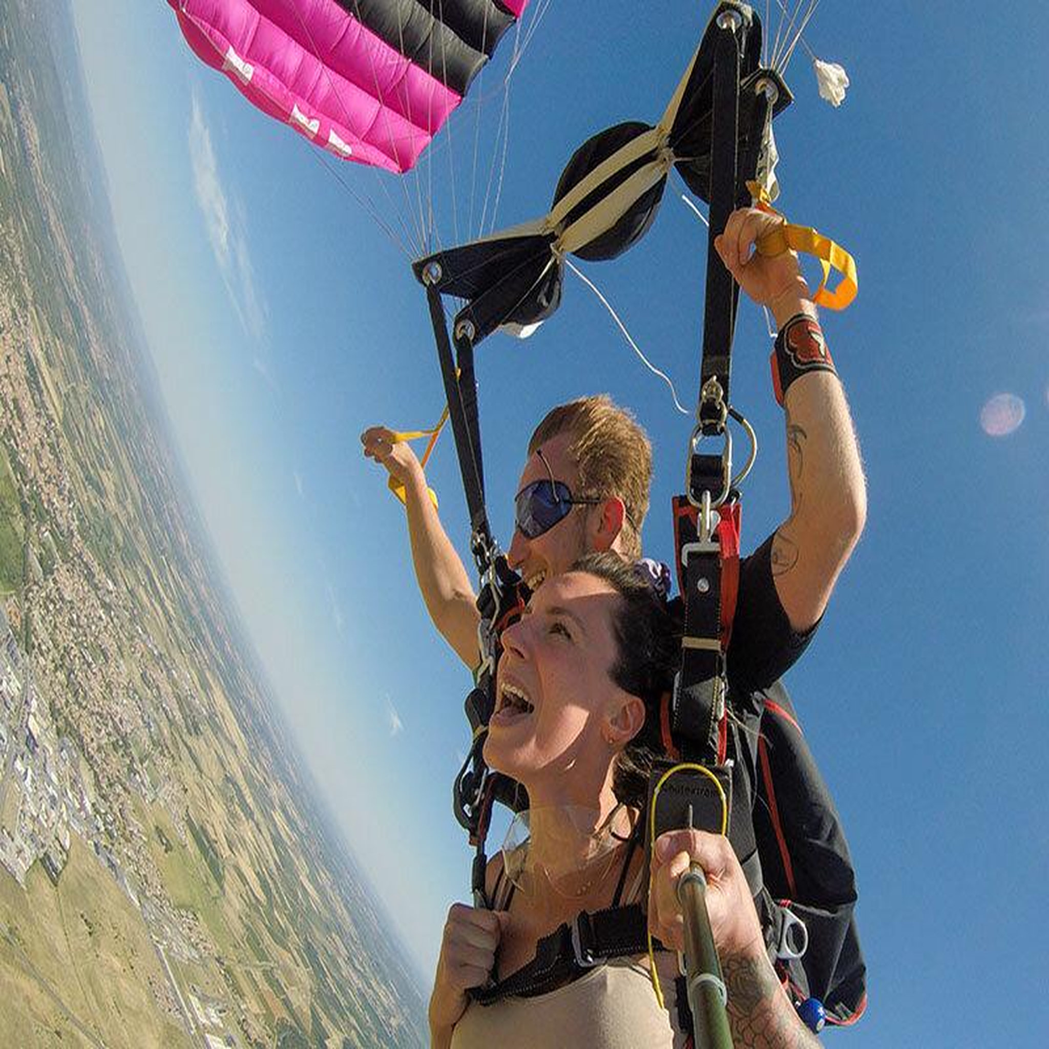Voir la diapositive 3 : Smartbox Saut en parachute tandem pour 2 personnes - coffret cadeau sport & aventure