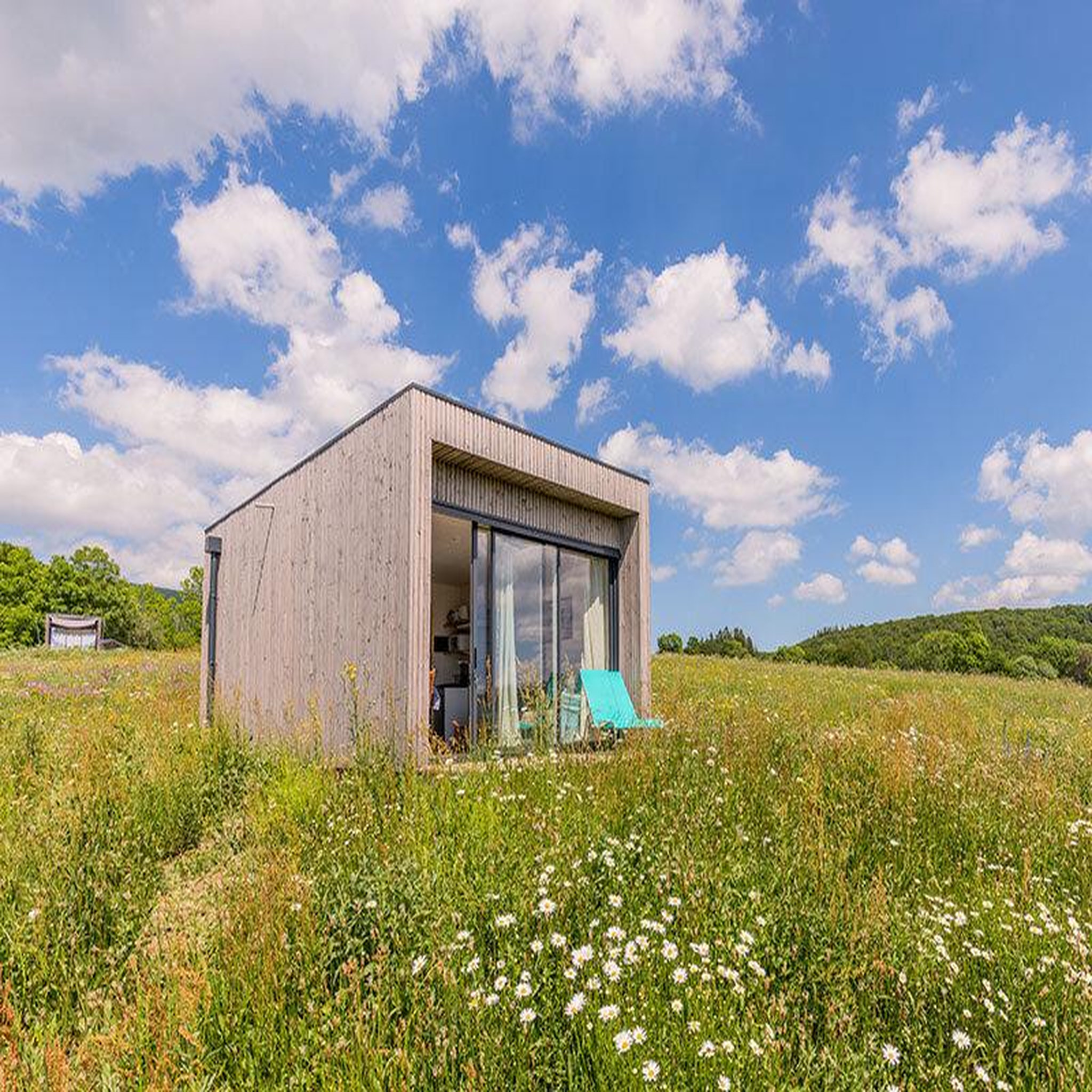 Voir la diapositive 2 : Smartbox Séjour nature dans une cabane en bois avec 1h d'accès au sauna dans les montagnes du Sancy - Coffret Cadeau Séjour