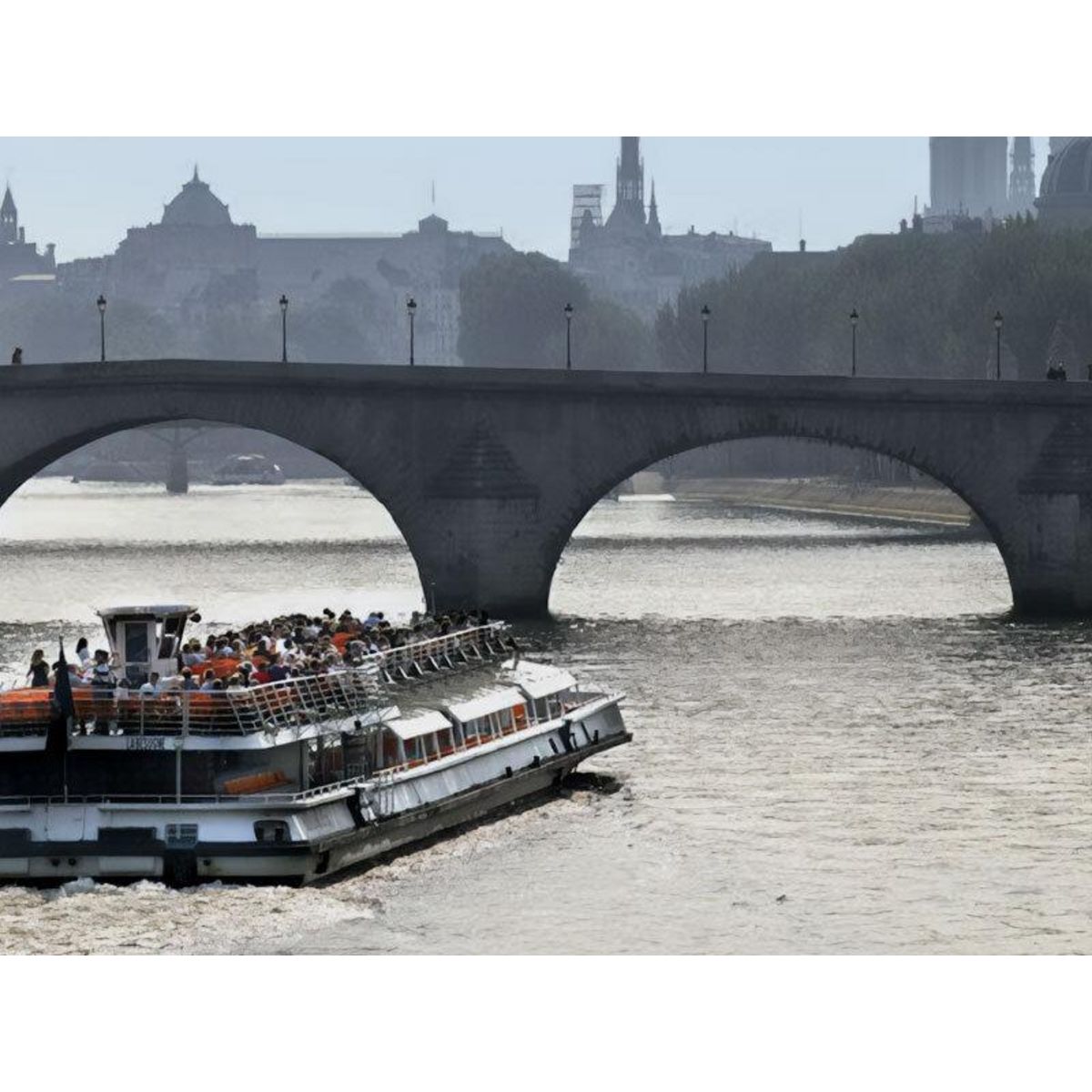 Smartbox Croisière gourmande en bateau-mouche : déjeuner sur la Seine pour 2 adultes et 2 enfants - Coffret Cadeau Gastronomie