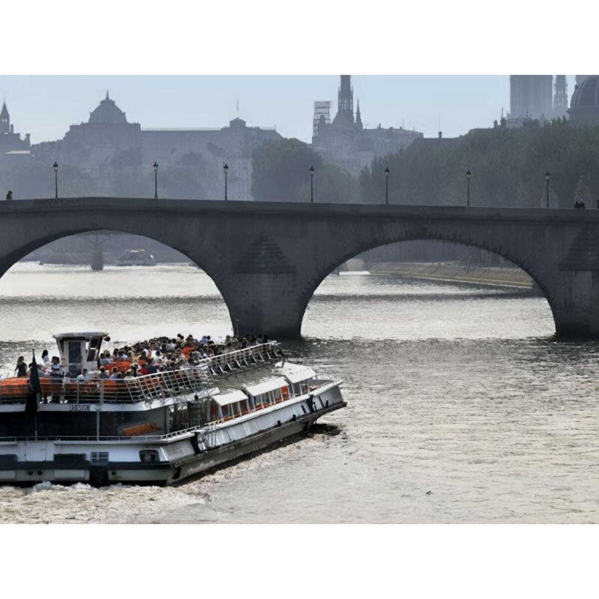 Smartbox Croisière gourmande en bateau-mouche : déjeuner sur la Seine pour 2 adultes et 2 enfants - Coffret Cadeau Gastronomie