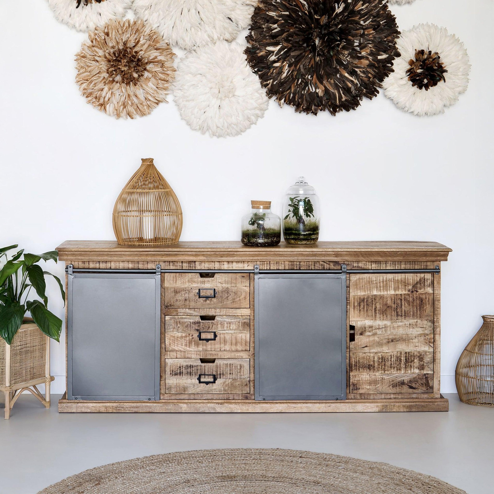 Voir la diapositive 2 : MAISON PAVANE Grand buffet en bois de manguier massif et métal-tabuk