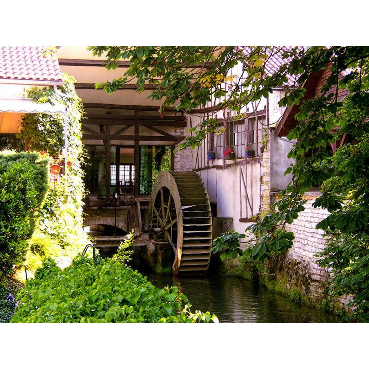 Smartbox 2 jours d'évasion près de Troyes avec dîner 4 plats - Coffret Cadeau Séjour