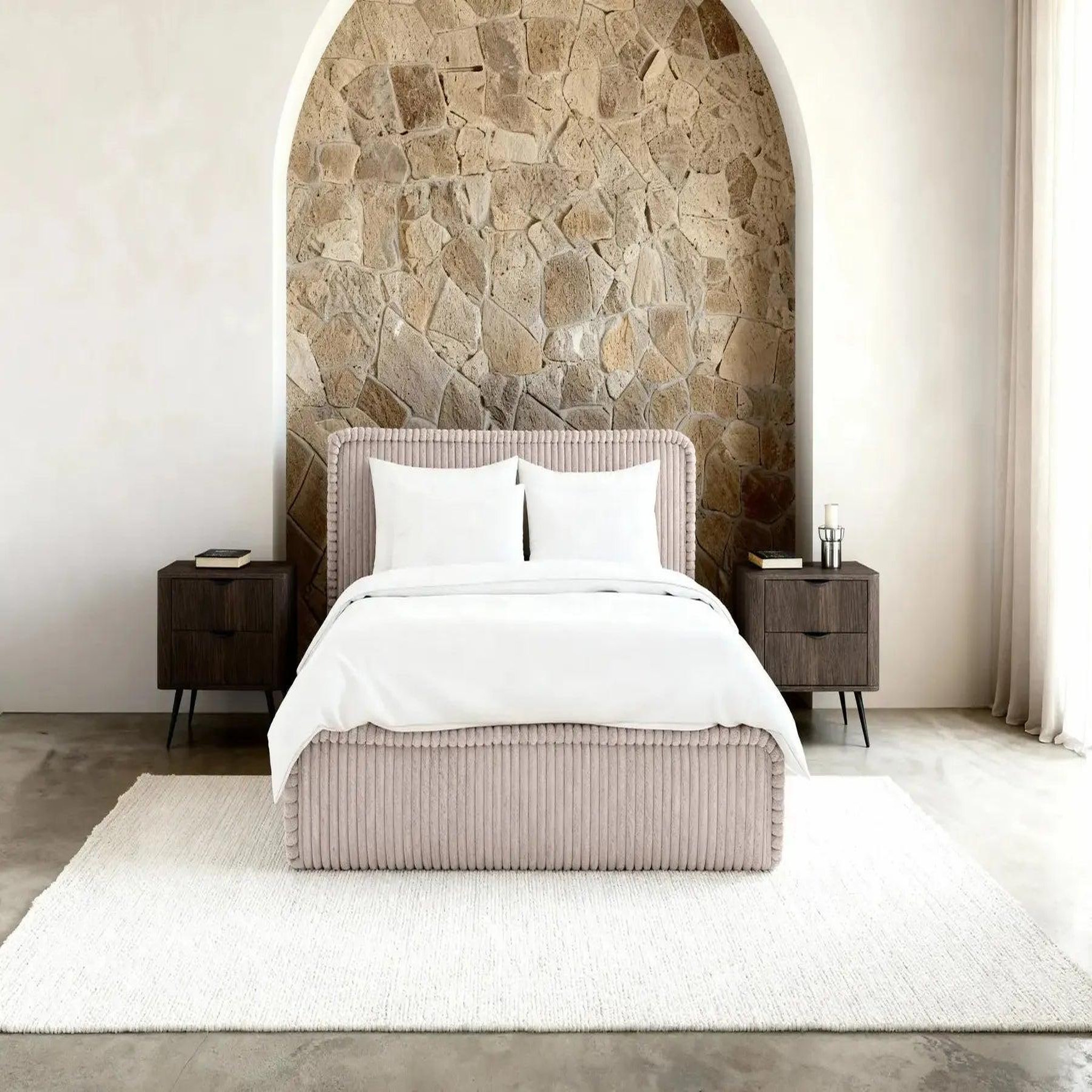Voir la diapositive 3 : CASANOVA PARIS CAPUCINE - Lit coffre velours côtelé
