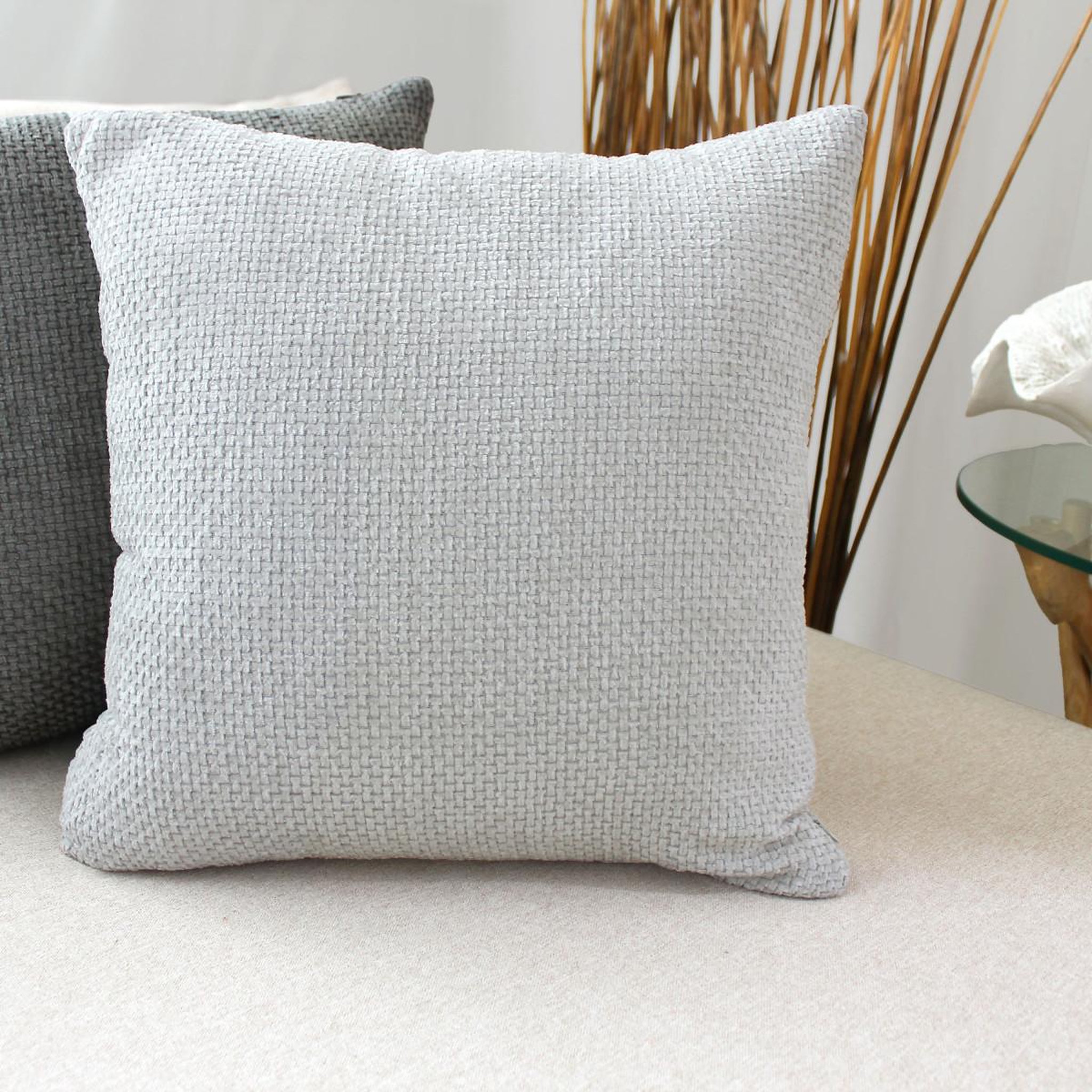Voir la diapositive 3 : ENJOY HOME Coussin déco velours chenillé  kamala  40x40cm gris clair
