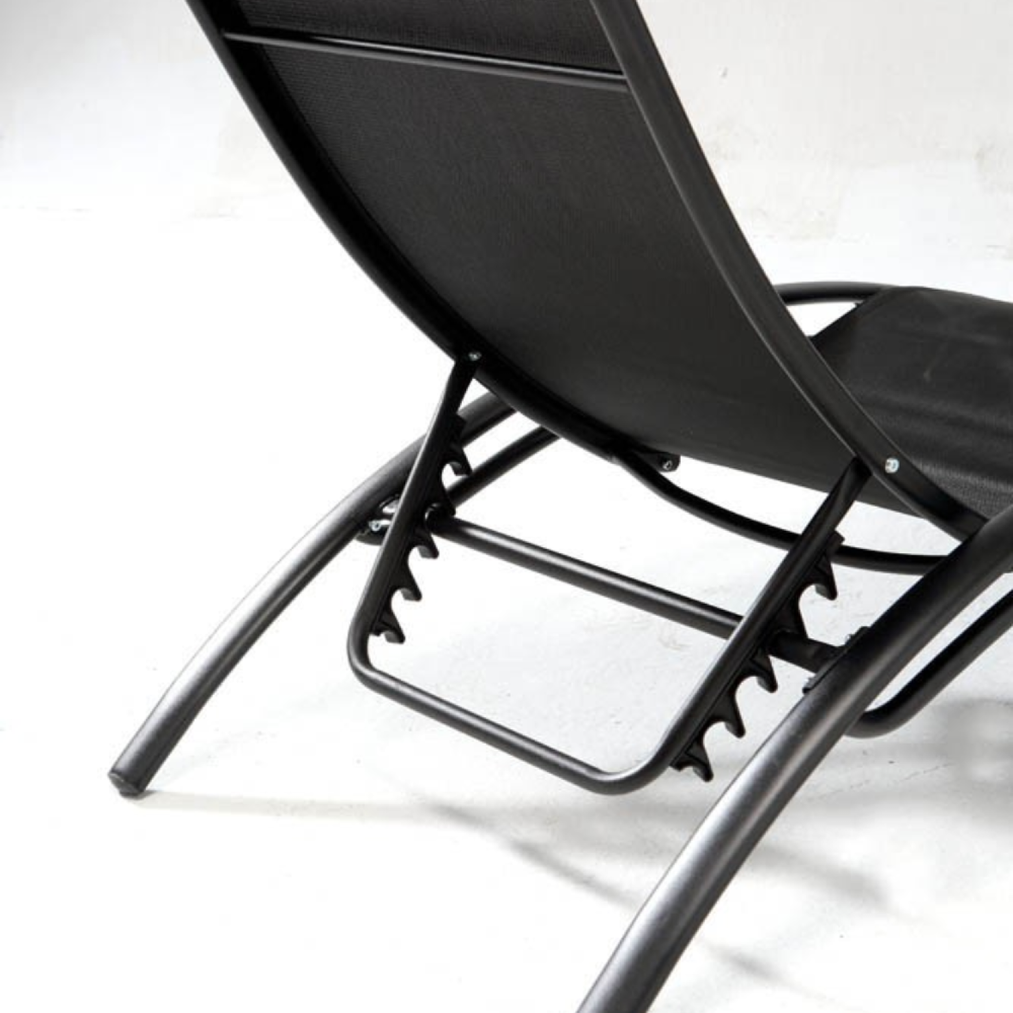 Voir la diapositive 4 : CONCEPT USINE Transat ajustable et empilable avec pieds en acier noir limea