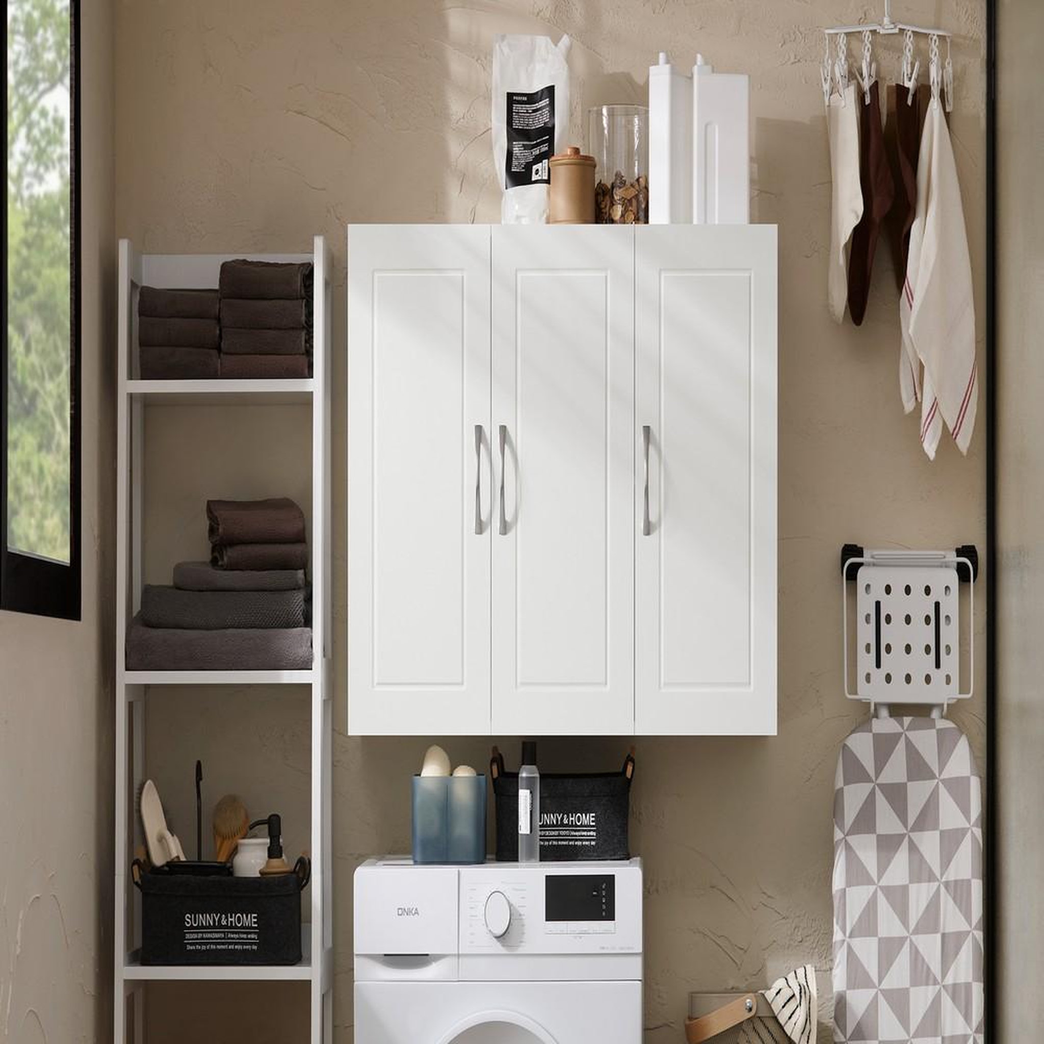 Voir la diapositive 2 : SOBUY SoBuy - Meuble Mural Suspendu à trois portes - Moderne - FRG231-L