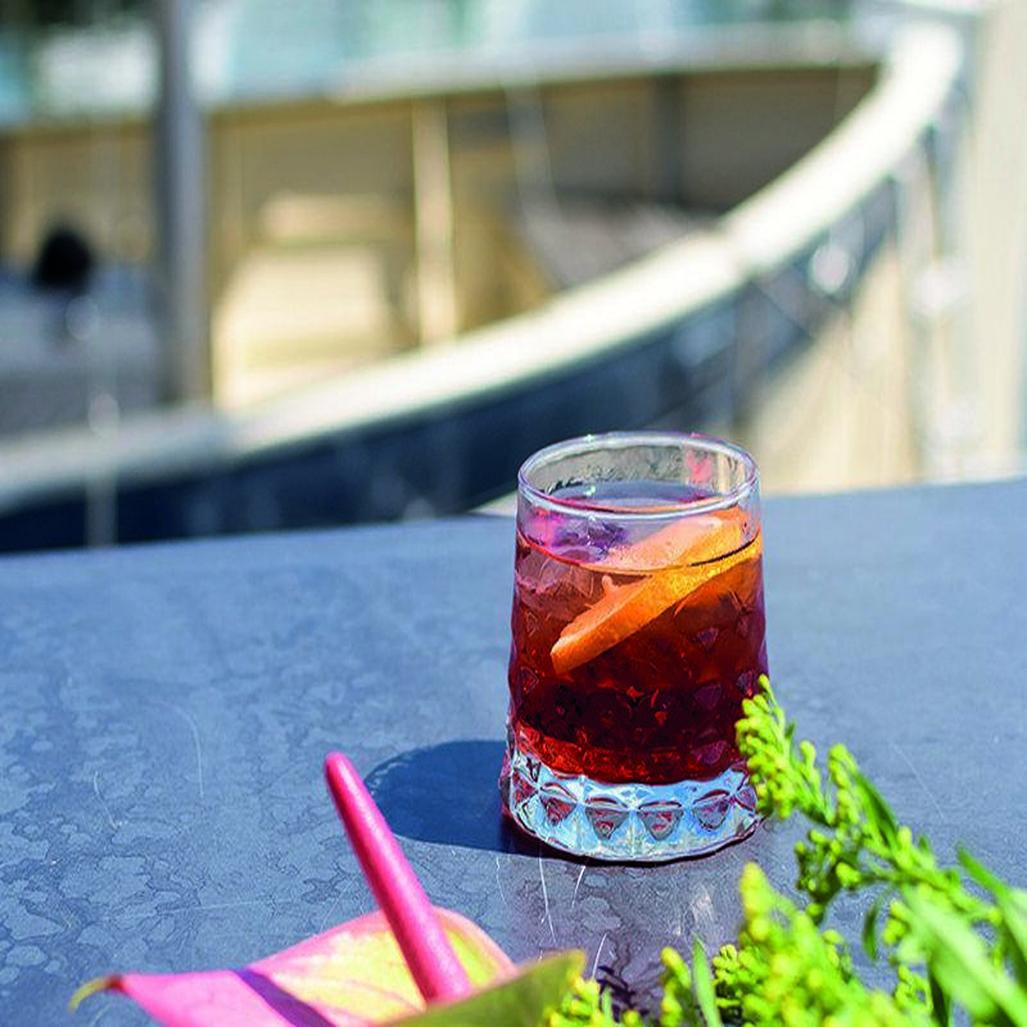Voir la diapositive 3 : Smartbox Pause élégante et gourmande avec cocktail en hôtel 5* en corse - coffret cadeau gastronomie