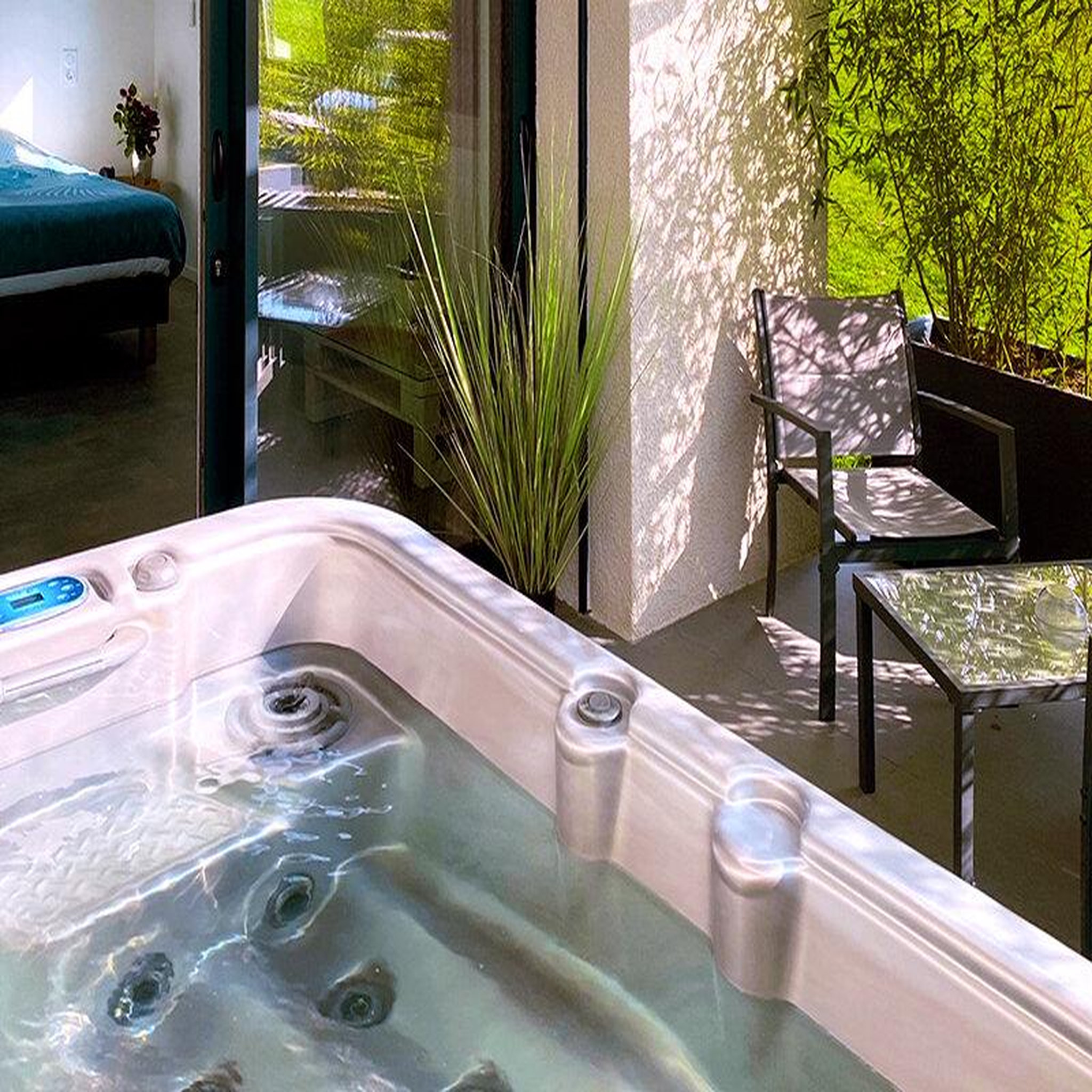 Voir la diapositive 3 : Smartbox 2 jours avec dîner montagnard et bain bouillonnant privatif près d'aix-les-bains - coffret cadeau séjour