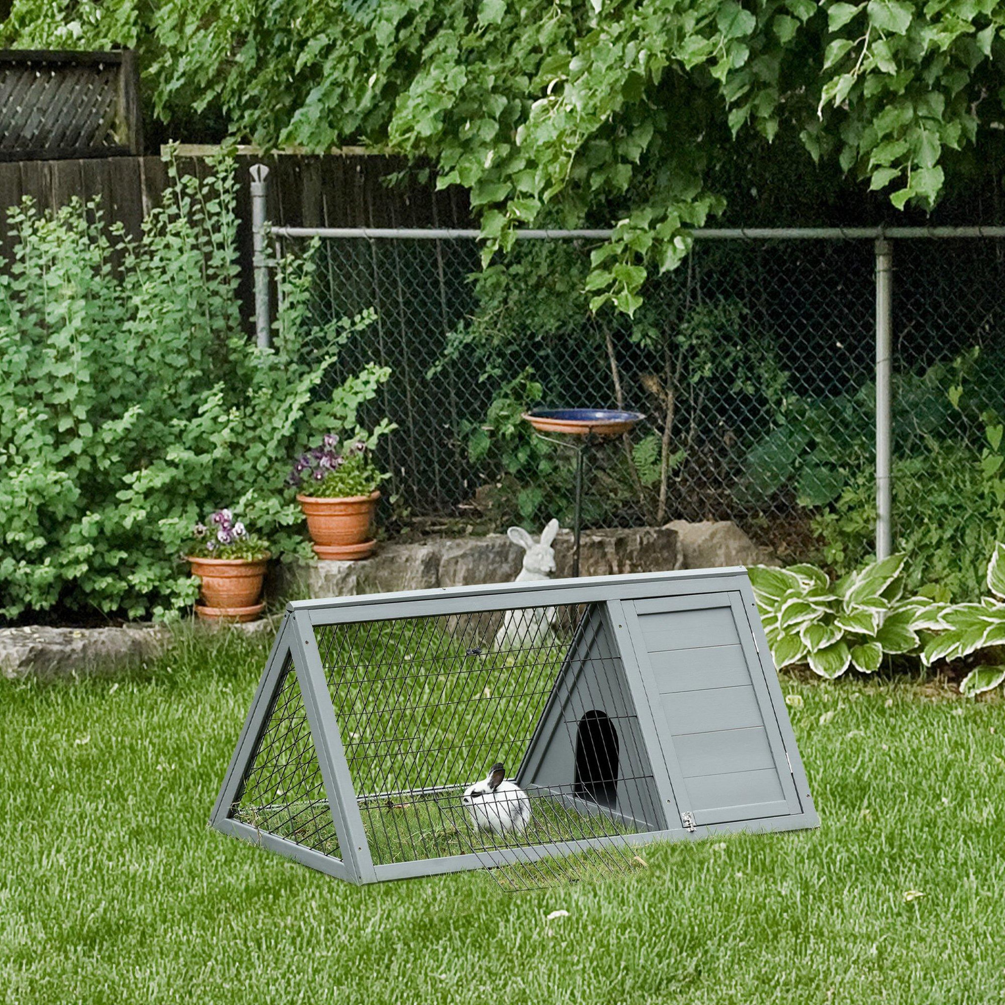 Voir la diapositive 2 : PAWHUT Clapier triangulaire de sol enclos extérieur niche double porte dim. 116l x 62l x 52,5h cm métal bois sapin gris