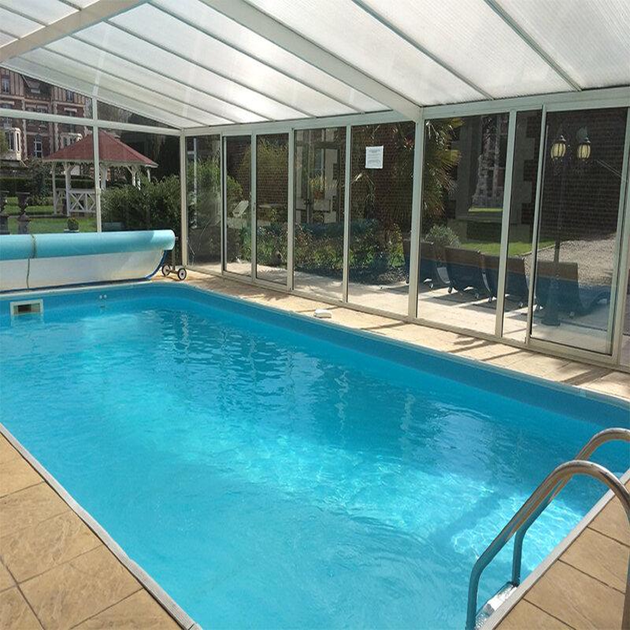 Voir la diapositive 2 : Smartbox 2 jours au château avec accès illimité à la piscine près d'amiens - coffret cadeau séjour