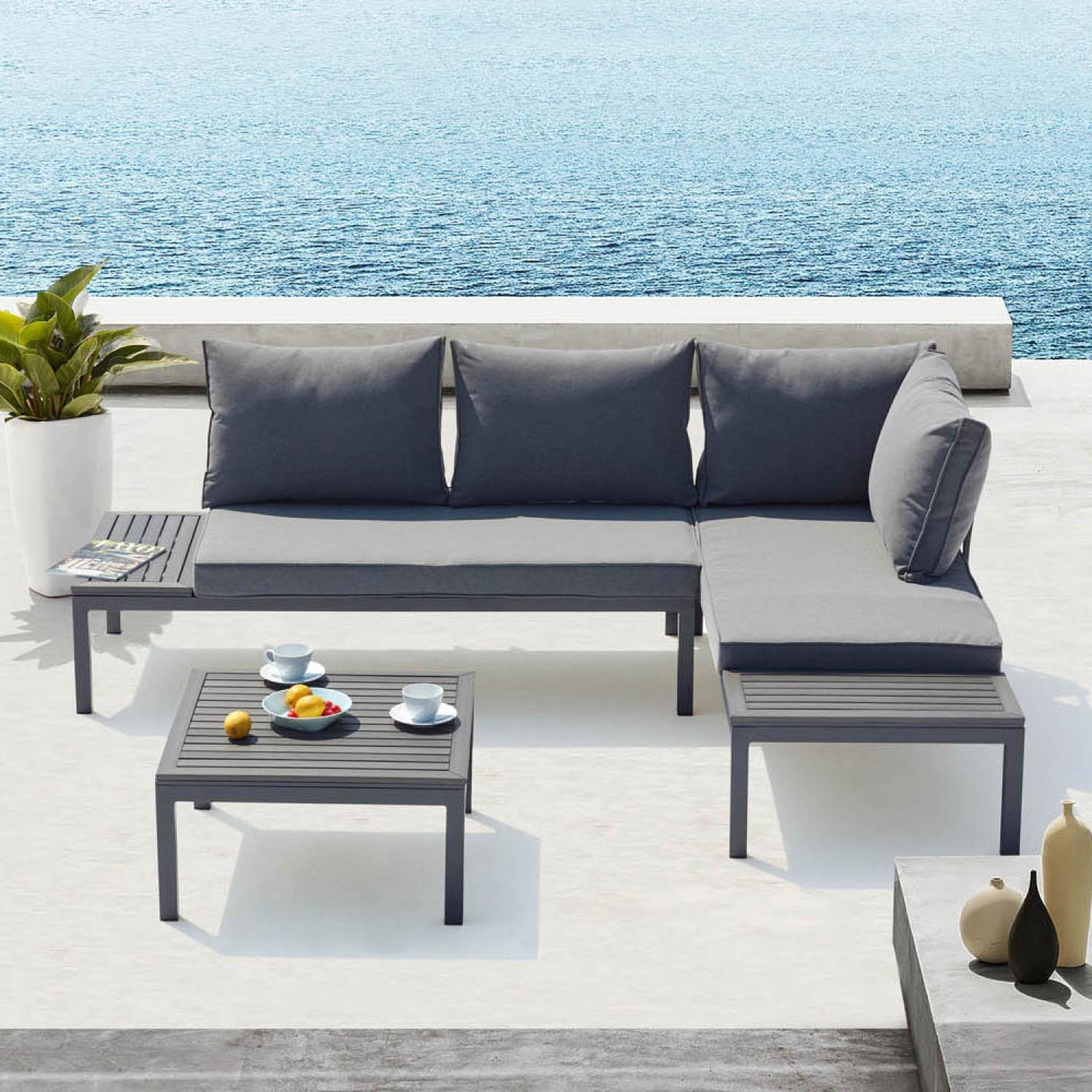Voir la diapositive 2 : CONCEPT USINE Salon de jardin 4 places en aluminium et acier gris foncé lolea