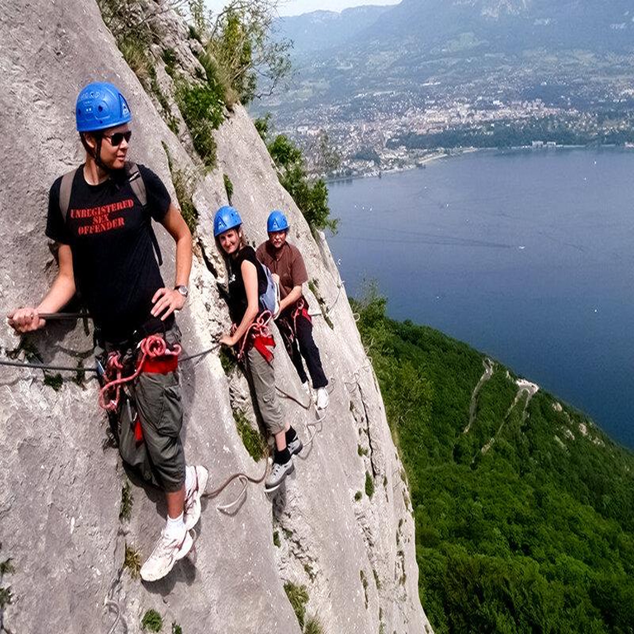 Voir la diapositive 2 : Smartbox 3h de parcours sur la via ferrata pour 2 personnes face près de chambéry - coffret cadeau sport & aventure