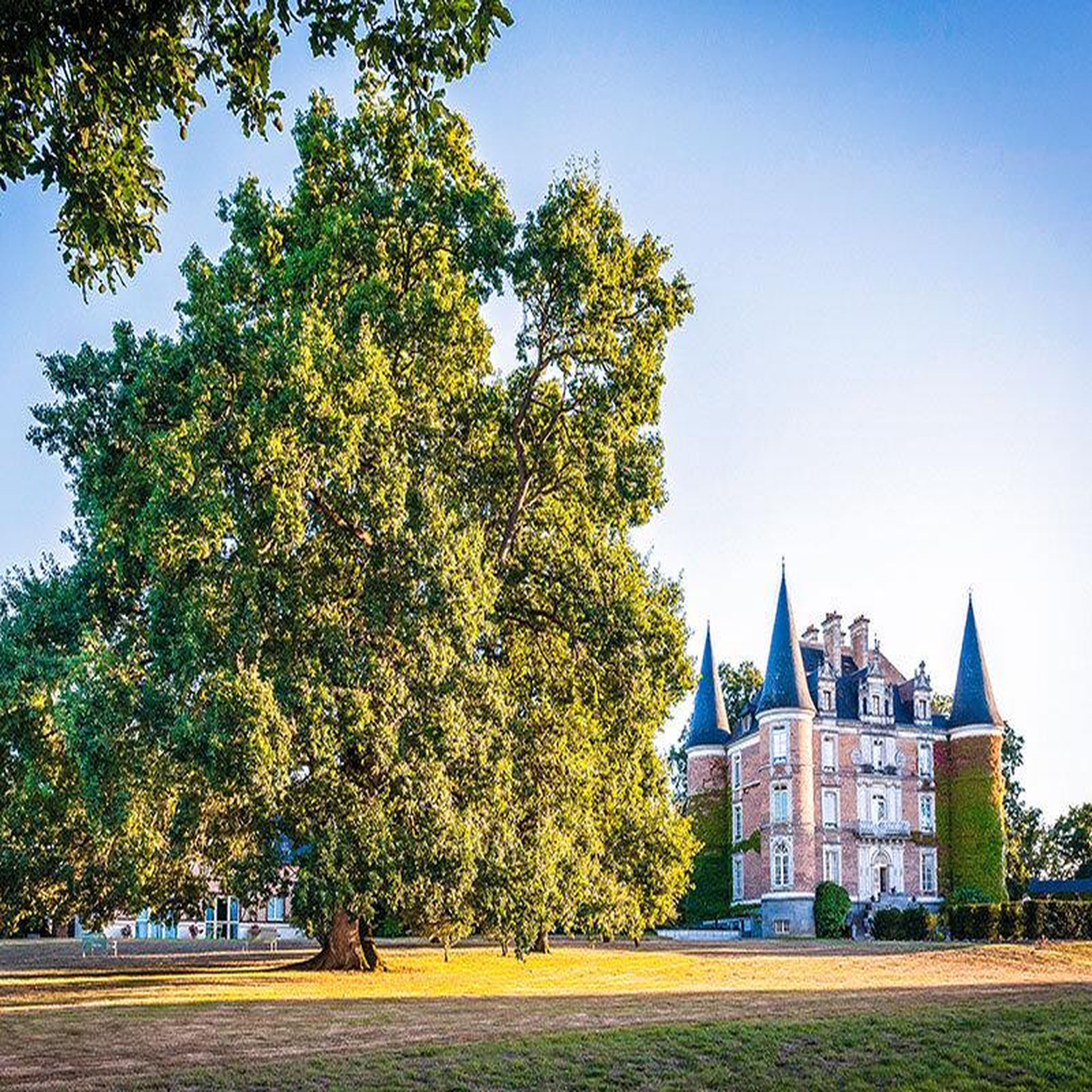Voir la diapositive 2 : Smartbox 2 jours de luxe au château d'apigné 5* près de rennes - coffret cadeau séjour