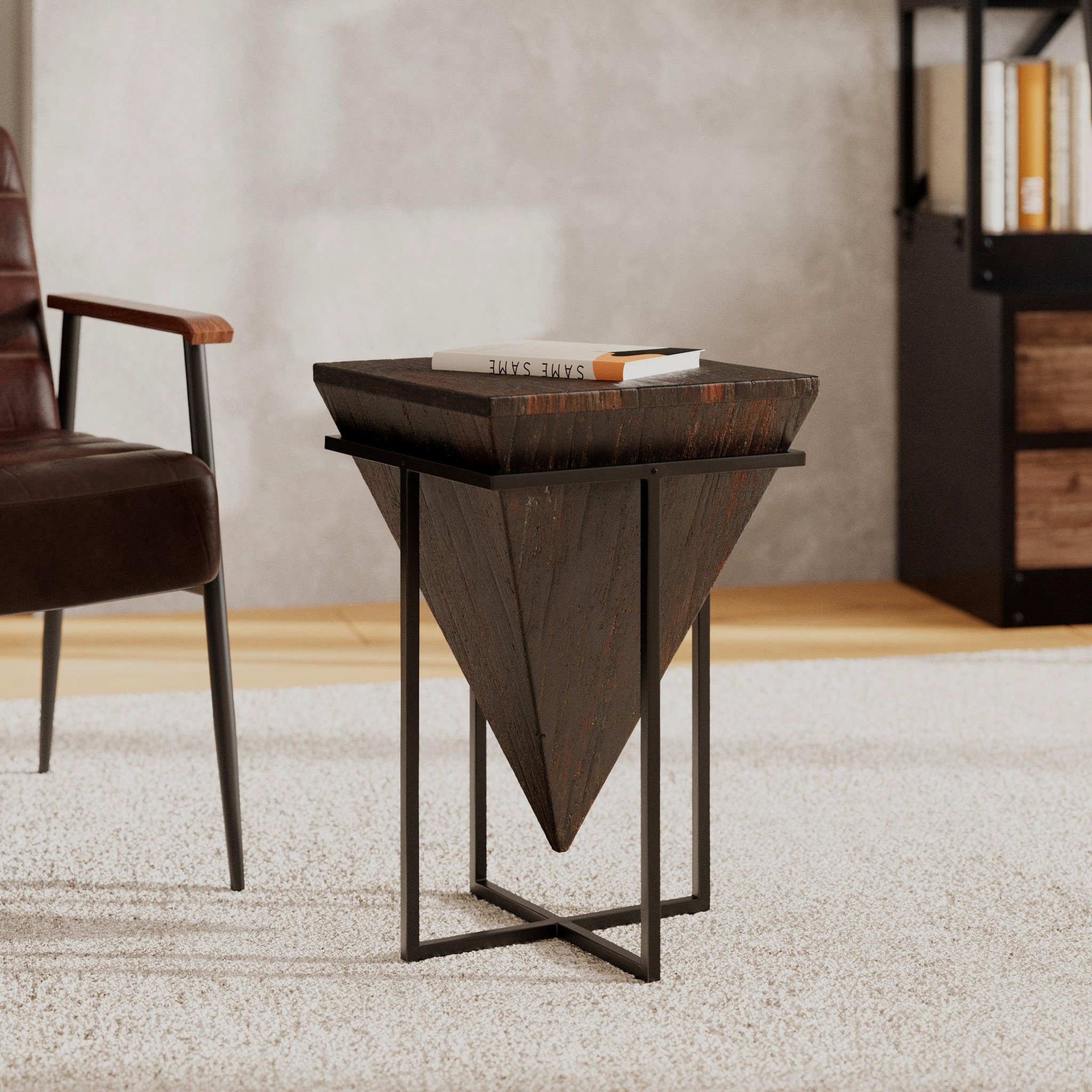Voir la diapositive 2 : MAISON PAVANE Moyenne table d'appoint en bois et métal-shanghai