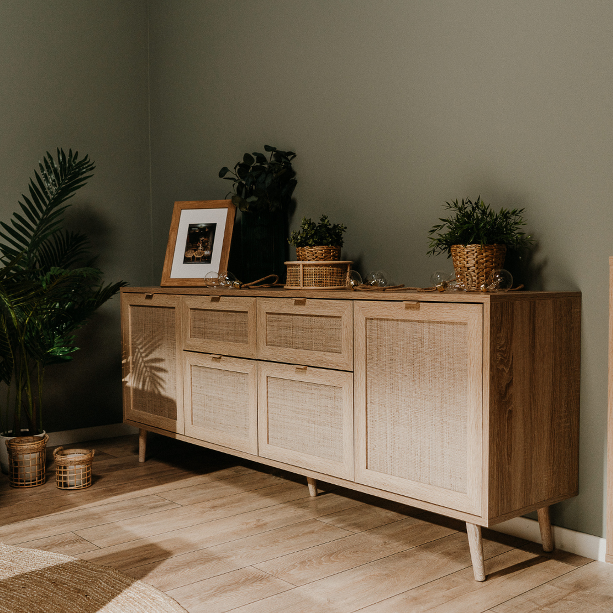 Voir la diapositive 2 : CONCEPT USINE Buffet avec tiroirs et placards effeffet cannage tivat