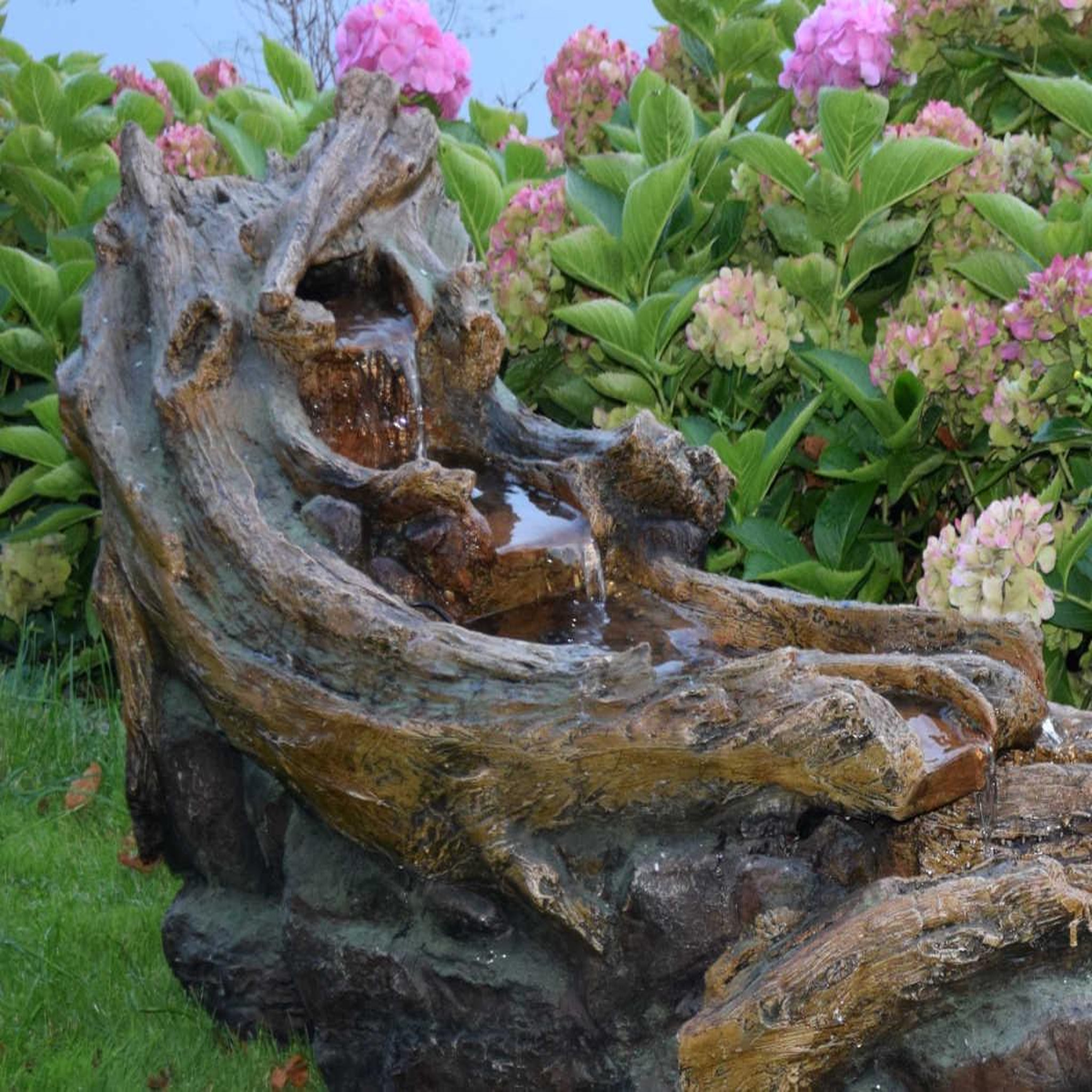 Voir la diapositive 2 : Ubbink Fontaine de jardin allongée Avisio souche d'arbre avec chute d'eau et éclairage LED - Ubbink