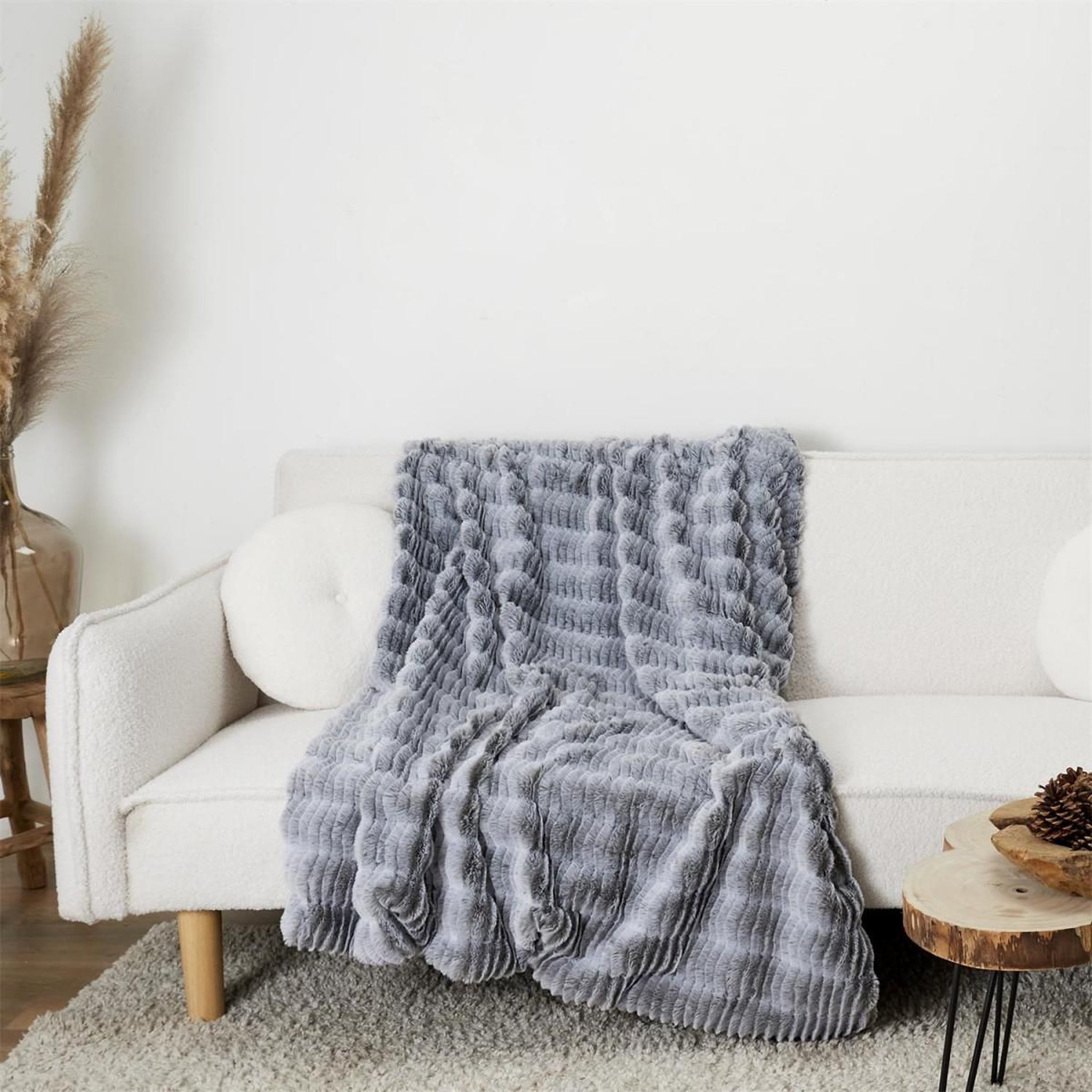 Voir la diapositive 5 : The Home Deco Factory Plaid imitation fourrure  opulence  120x150cm gris