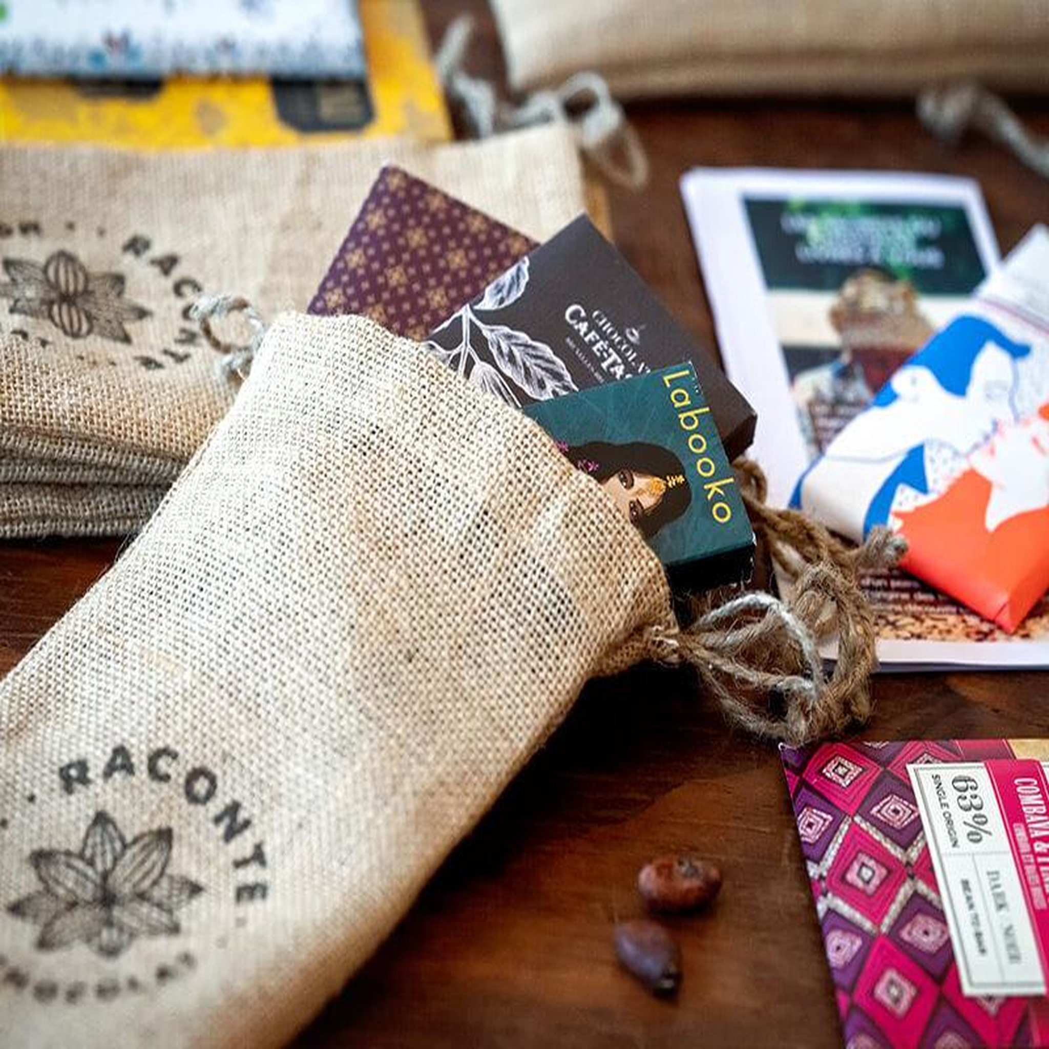 Voir la diapositive 2 : Smartbox Box découverte haut de gamme raconte-moi un chocolat livrée à domicile - coffret cadeau gastronomie