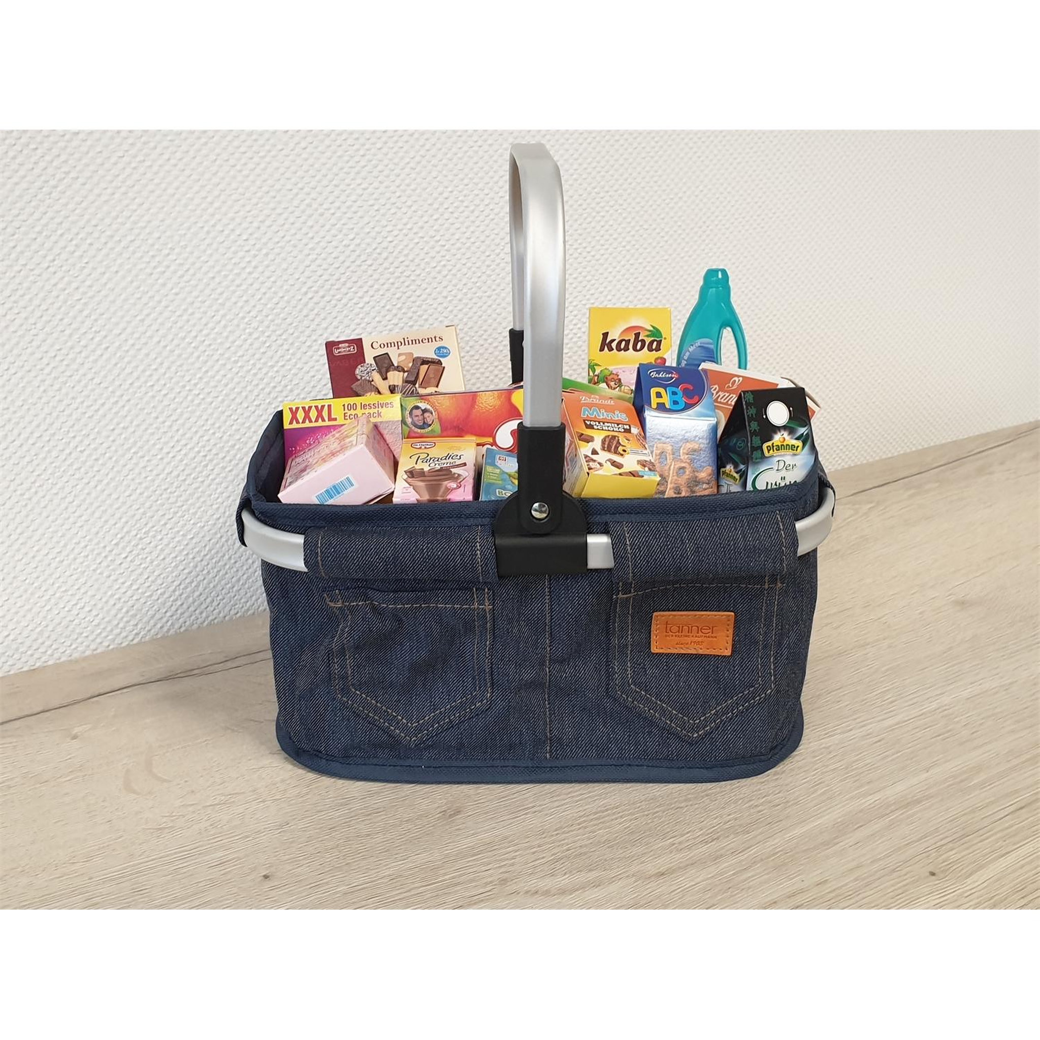 Voir la diapositive 6 : TANNER Chariot avec panier en jeans et 40 miniatures