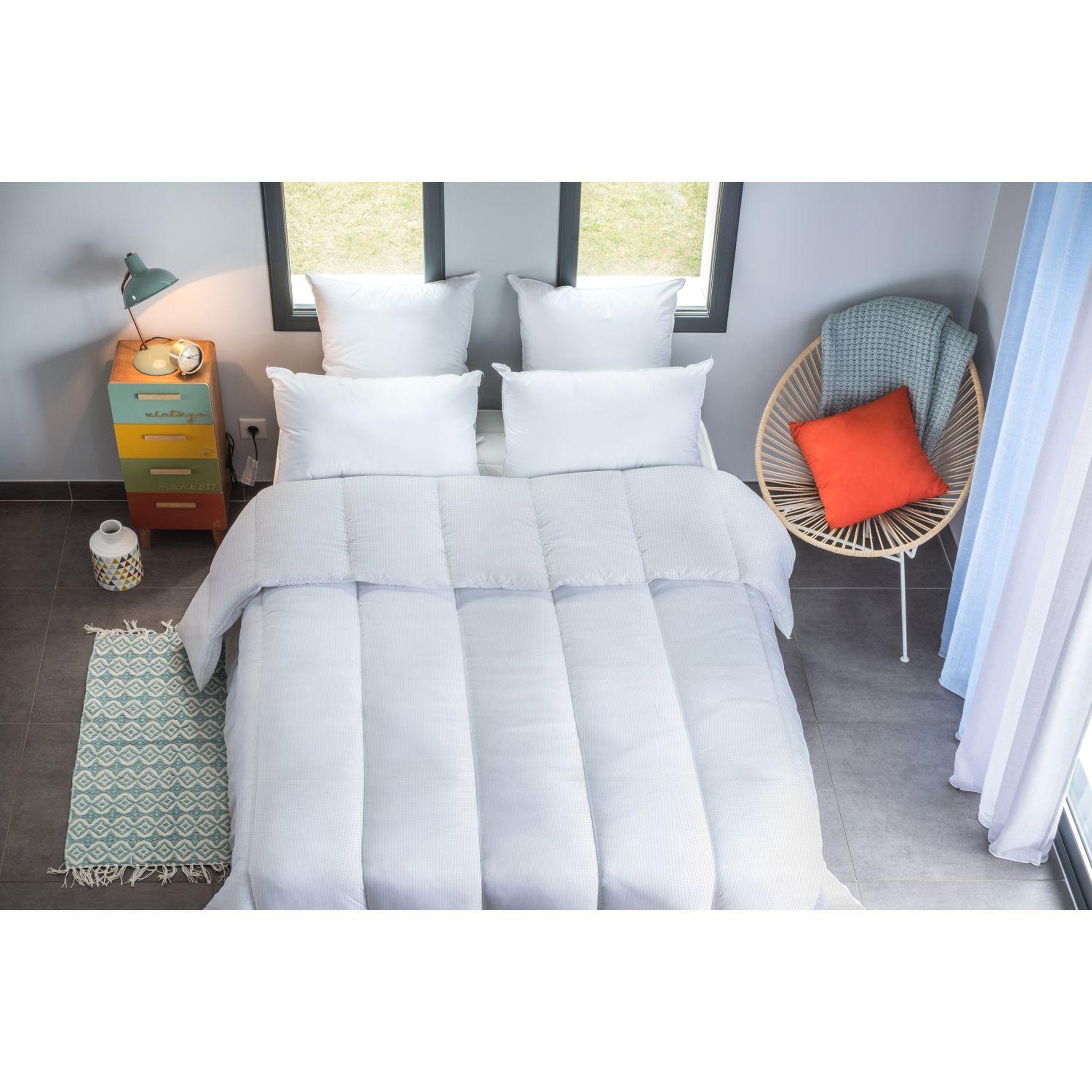 Voir la diapositive 3 : Couette tempérée effet maille 300G ÉLÉGANCE