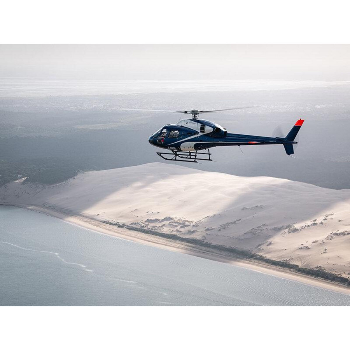 Smartbox Vol  en hélicoptère de 30 minutes pour 2 personnes autour du bassin d'Arcachon - Coffret Cadeau Sport & Aventure