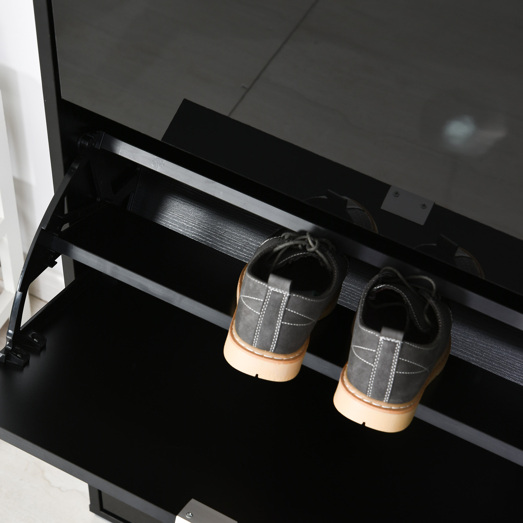 Voir la diapositive 6 : HOMCOM Meuble à chaussures 3 portes abattantes 3 compartiments MDF noir laqué