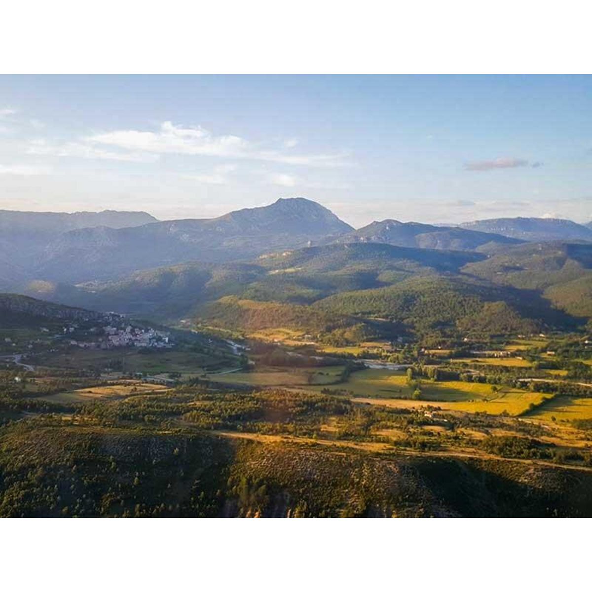 Smartbox Vol en hélicoptère de 30 min au-dessus de Valensole et ses environs - Coffret Cadeau Sport & Aventure