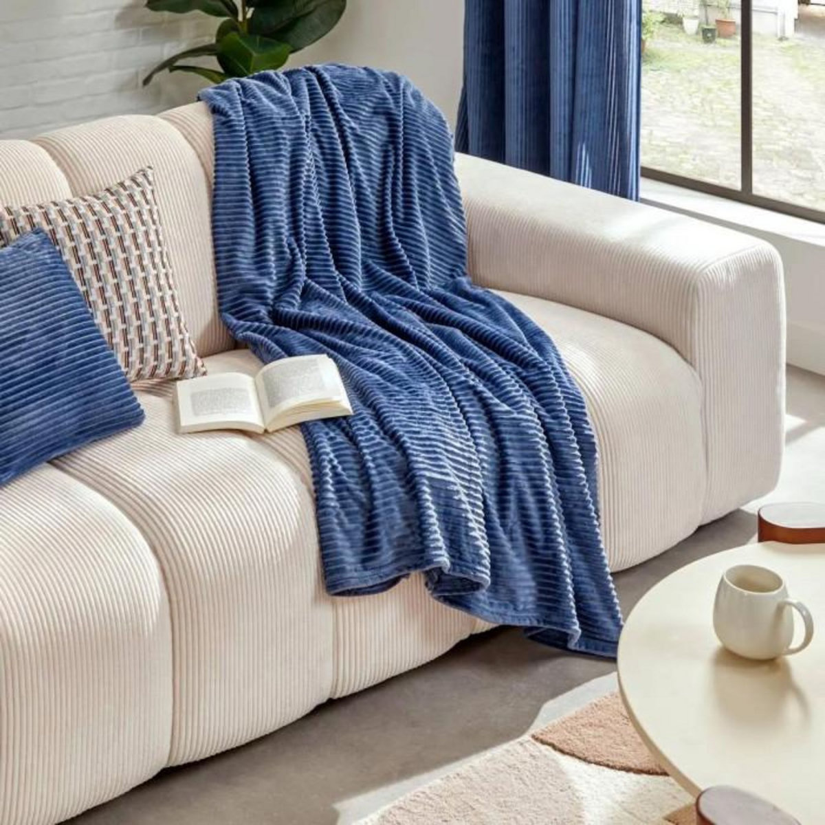 ATMOSPHERA Plaid en Velours Côtelé  Arum  220x240cm Bleu Encre