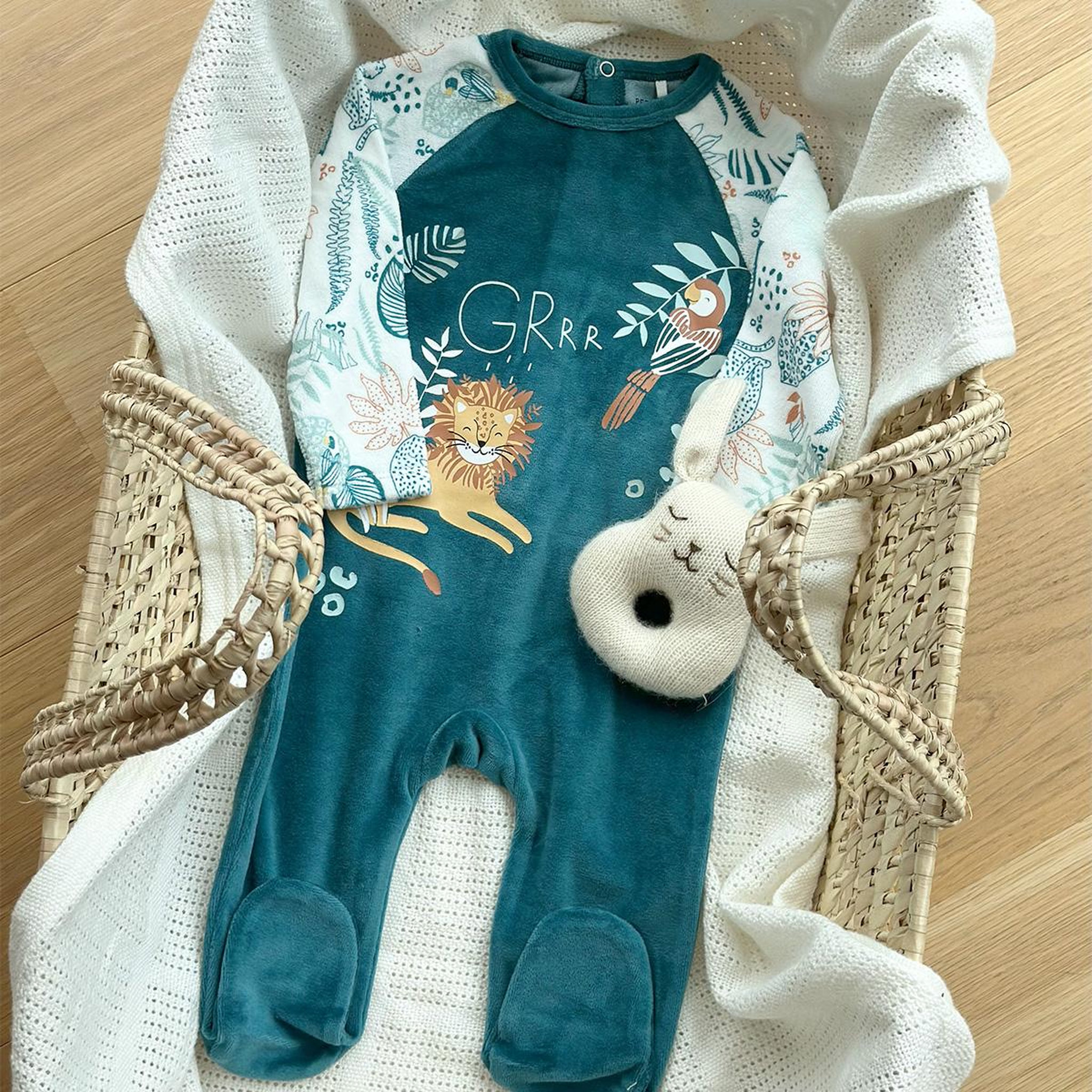 Voir la diapositive 5 : Petit Béguin Pyjama bébé en velours Roméo