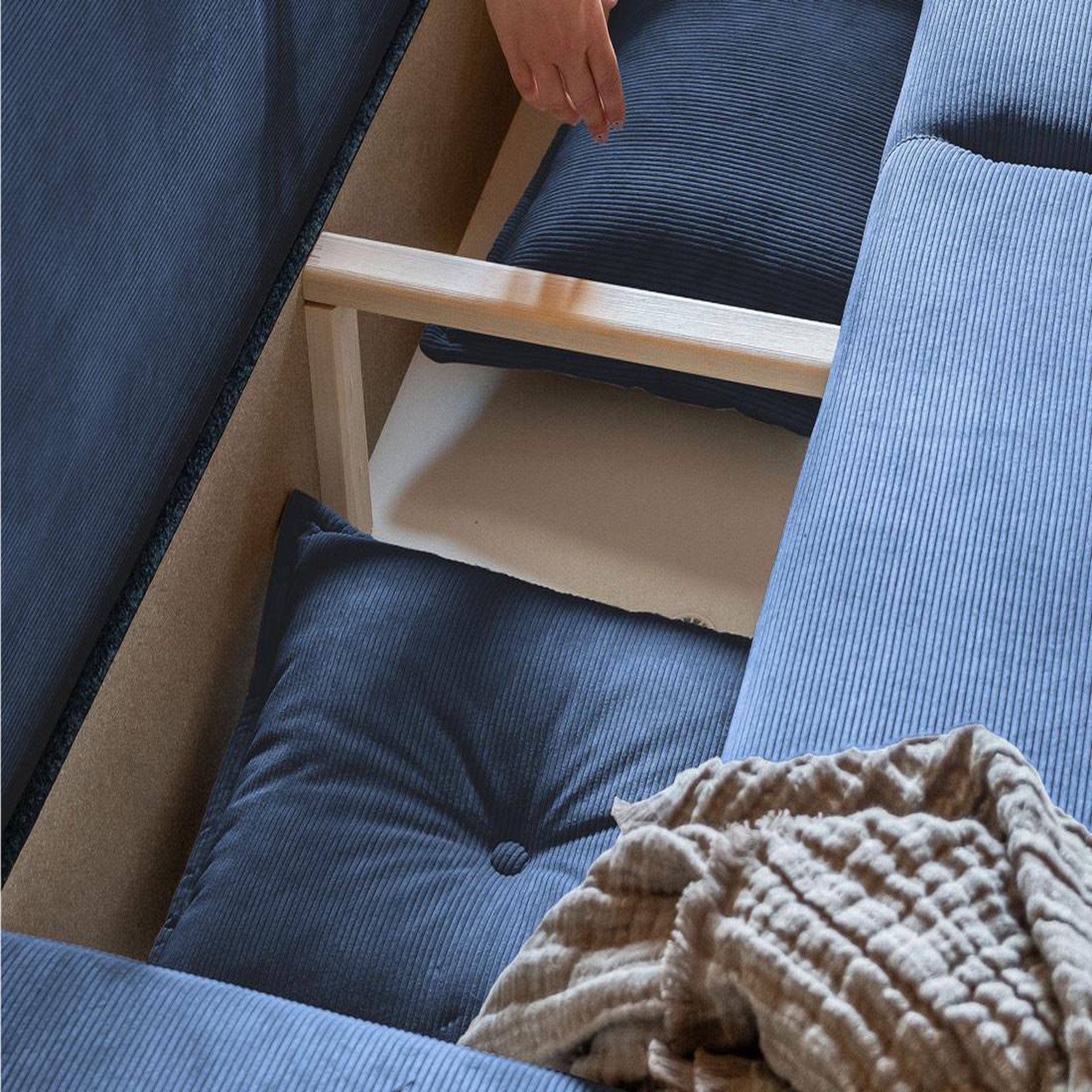 Voir la diapositive 3 : BEST MOBILIER Lena - canapé d'angle réversible 4 places - convertible avec coffre - en velours côtelé