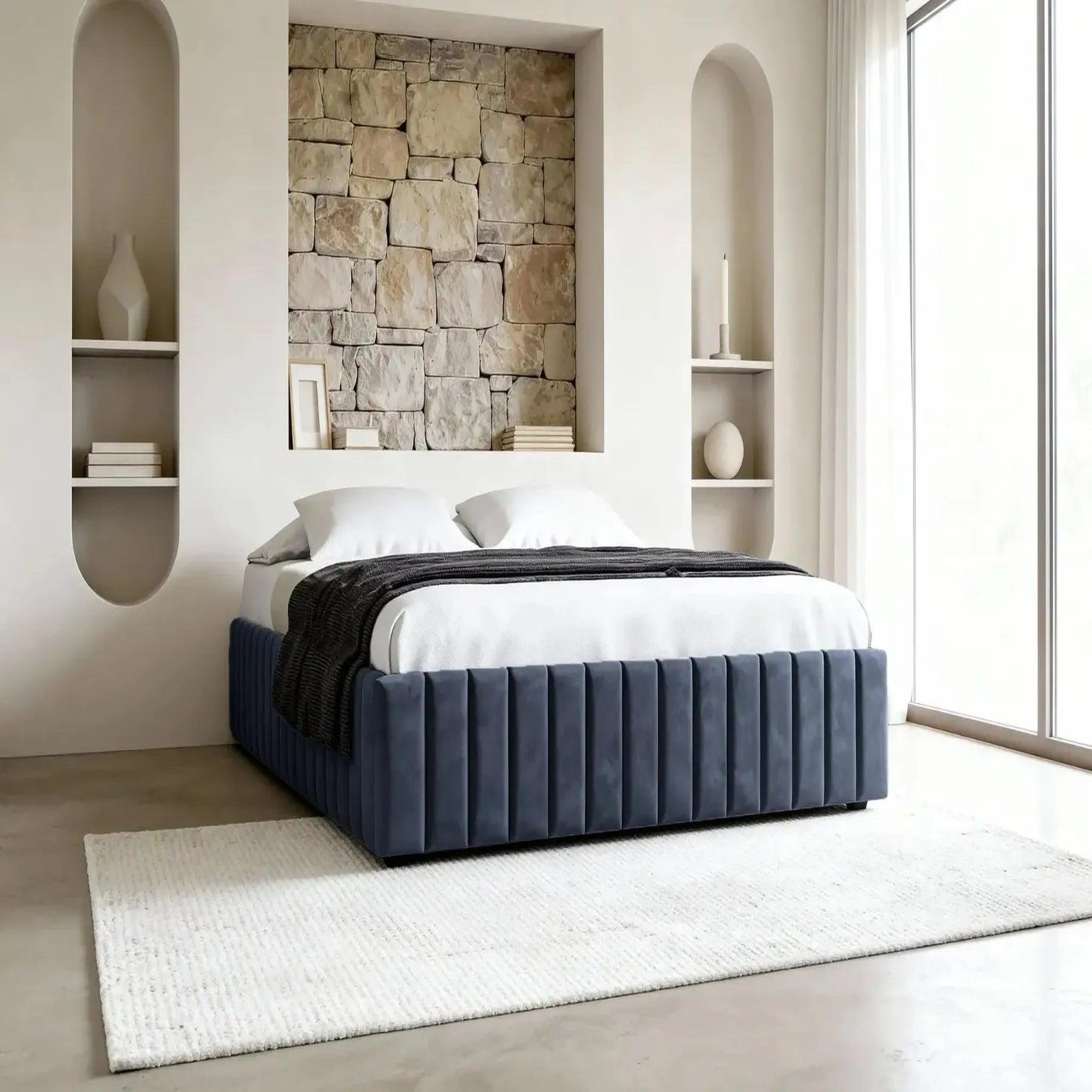 Voir la diapositive 3 : CASANOVA PARIS Elena - lit coffre tissu velours 140x200cm beige