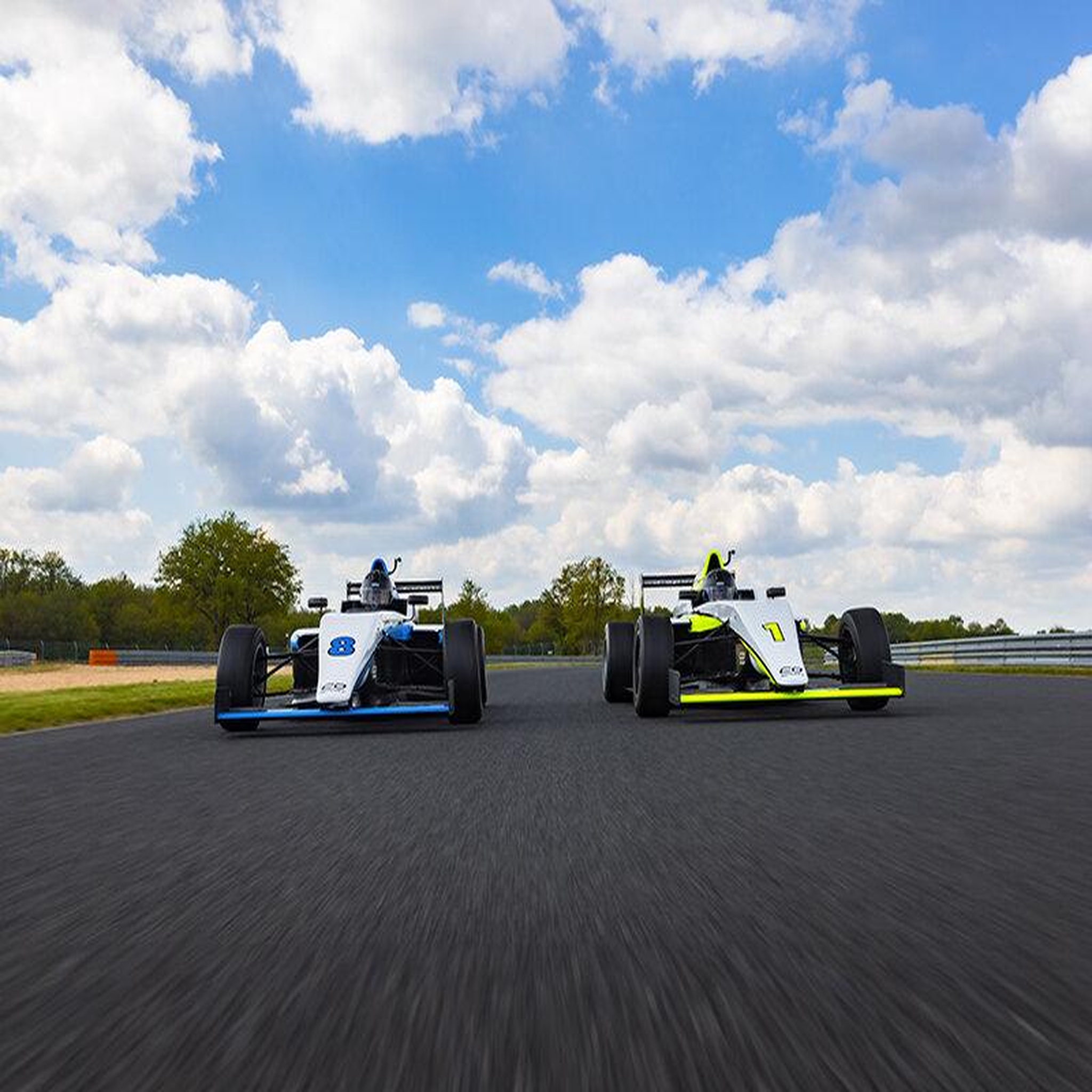 Voir la diapositive 6 : Smartbox Stage de pilotage monoplace : 15 tours sur le circuit de nogaro en formule 4 tatuus - coffret cadeau sport & aventure